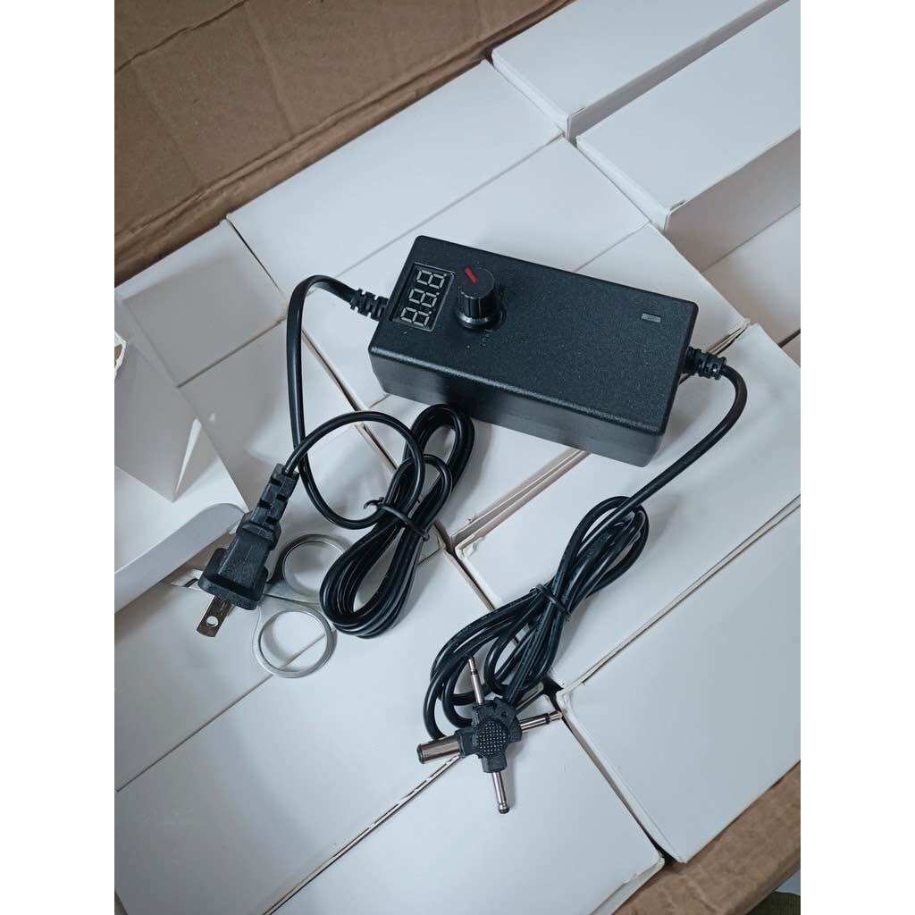 Ổn Áp 4 Đầu Đa Năng Điện Tử 3-12V( sạc đa năng xịn)