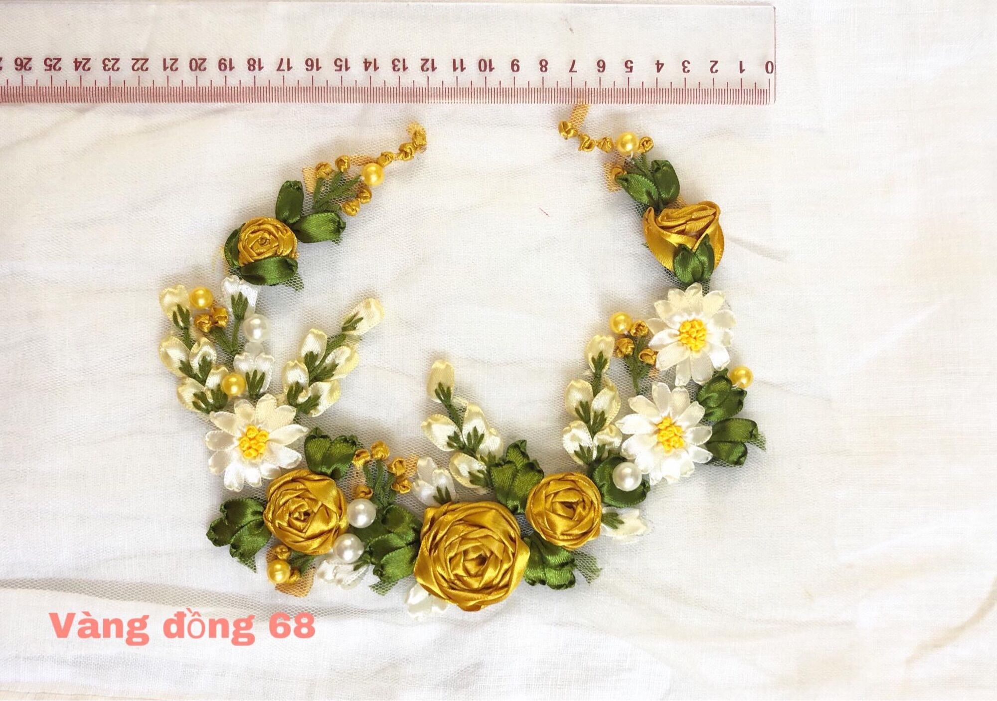 Nguyệt quế ruy băng đính áo