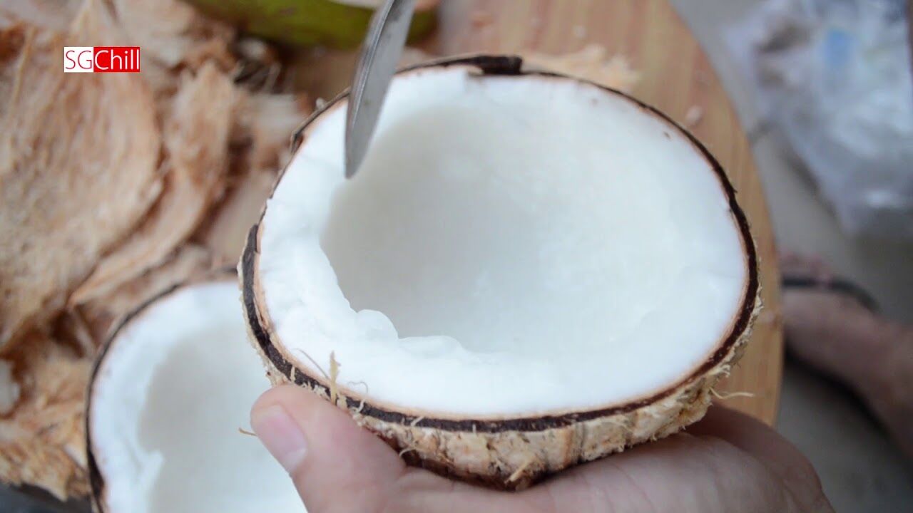 Dừa sáp dạng lỏng , cơm dẻo 1 trái hơn 1kg