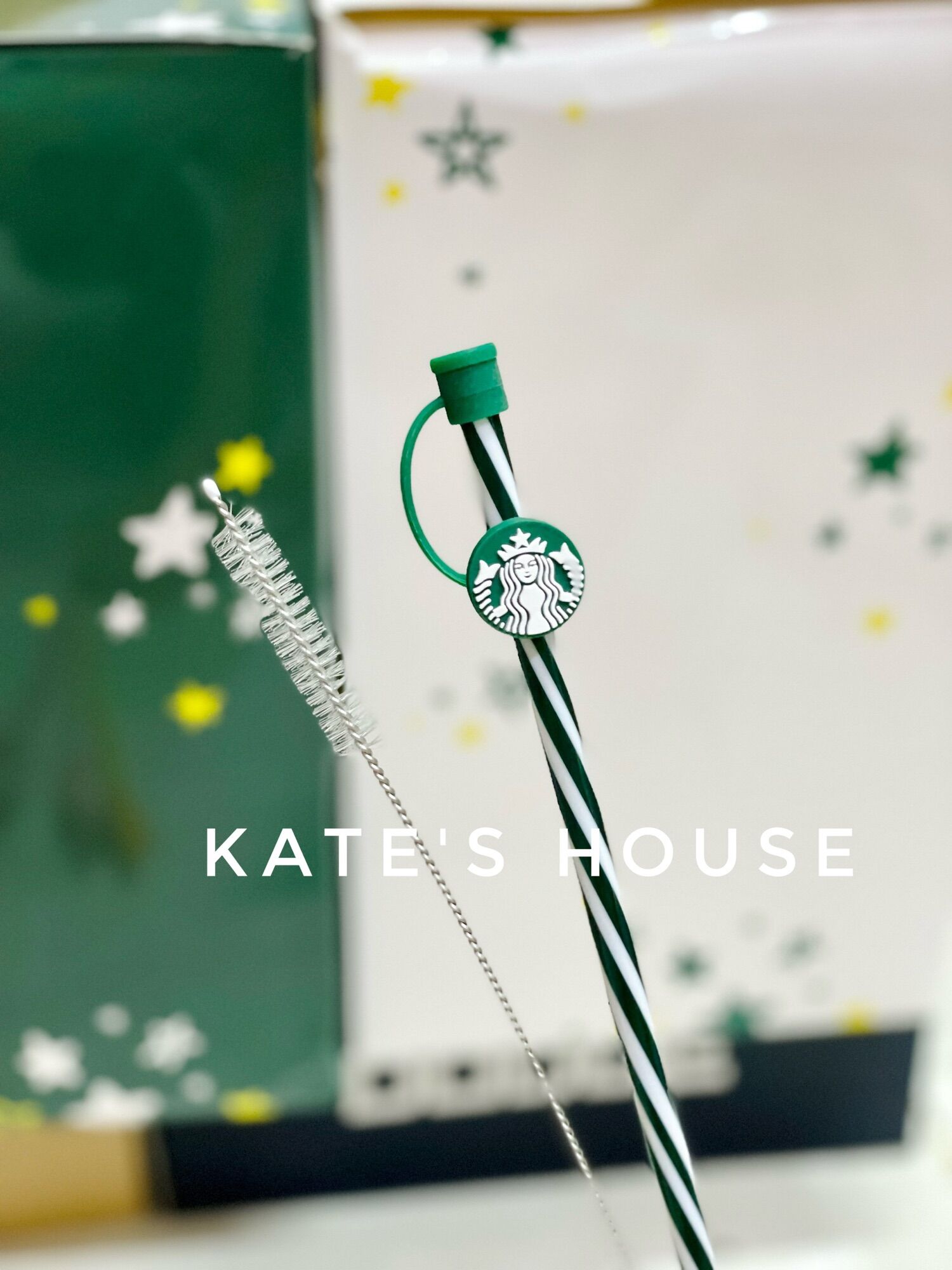 Ống hút kèm charm gấu chắn bụi