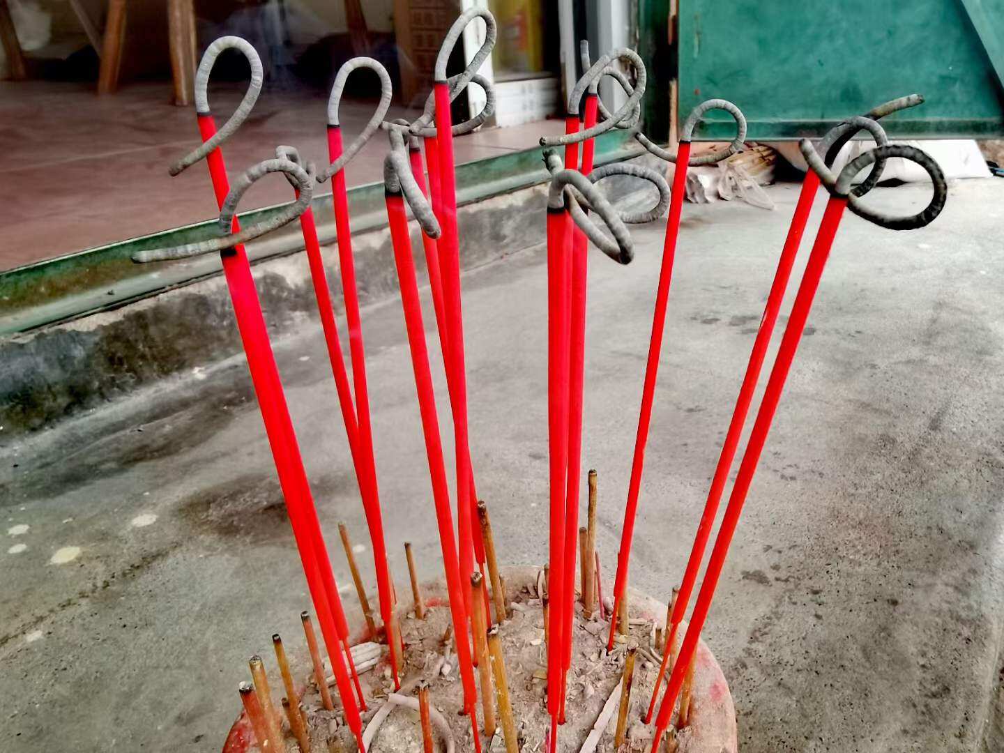 Nhang cuộn tàn chiêu tài hồng vận 1 bó 500gram