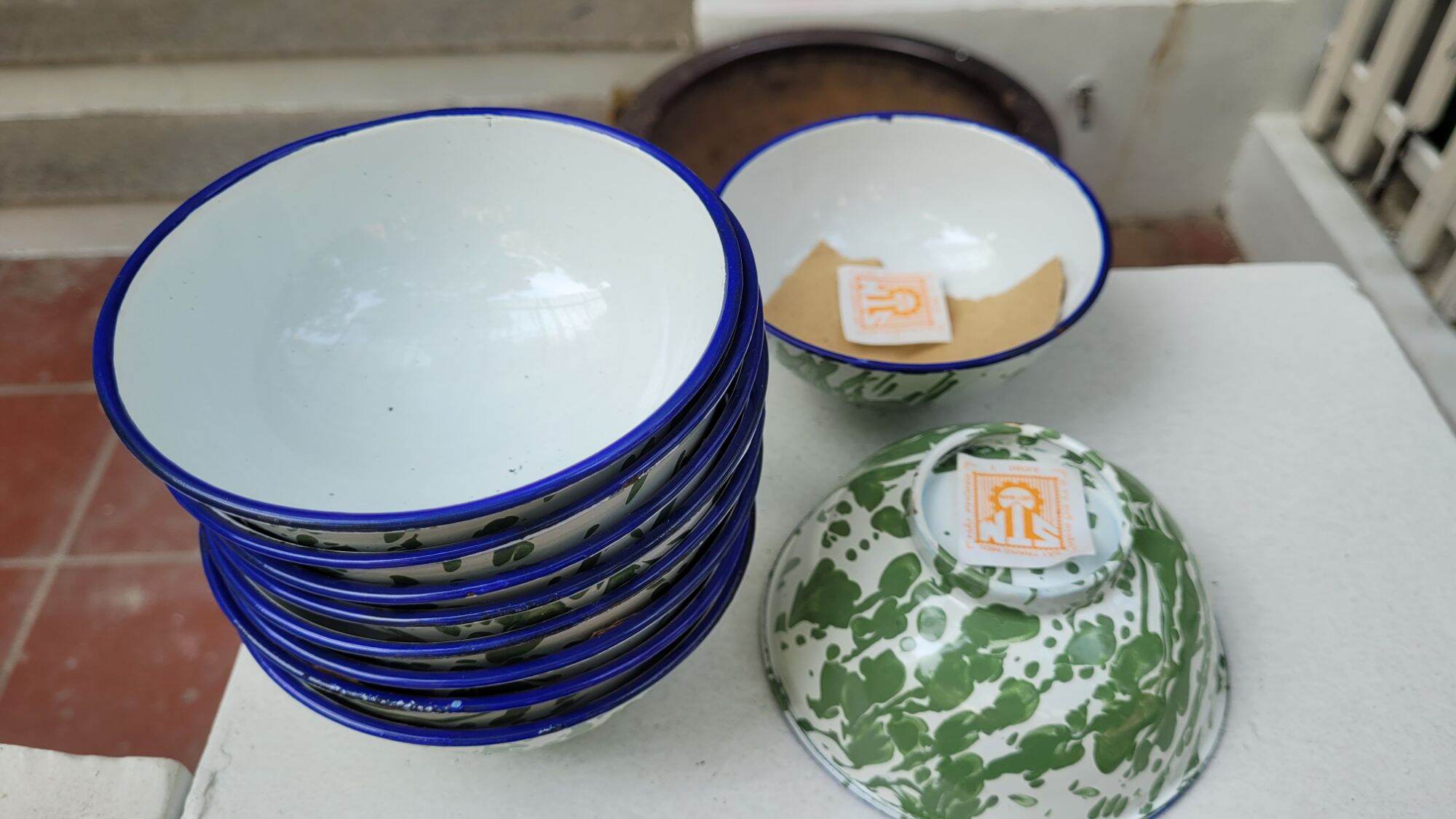 Bát đĩa thời bao cấp - loại bát ăn cơm bằng sắt tráng men