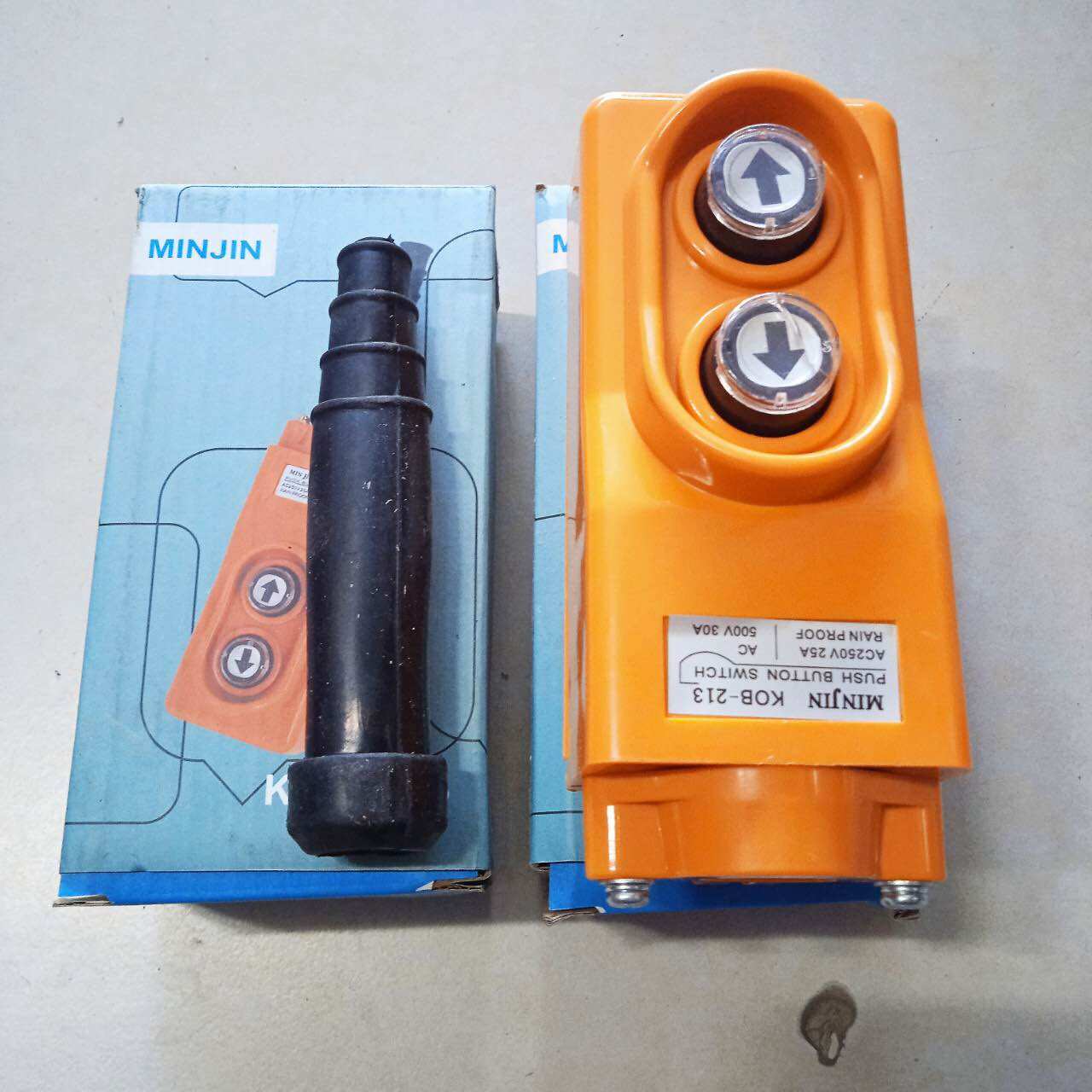 Bấm điều khiển ( Remote ) máy tời 2 nút lớn KB -213
