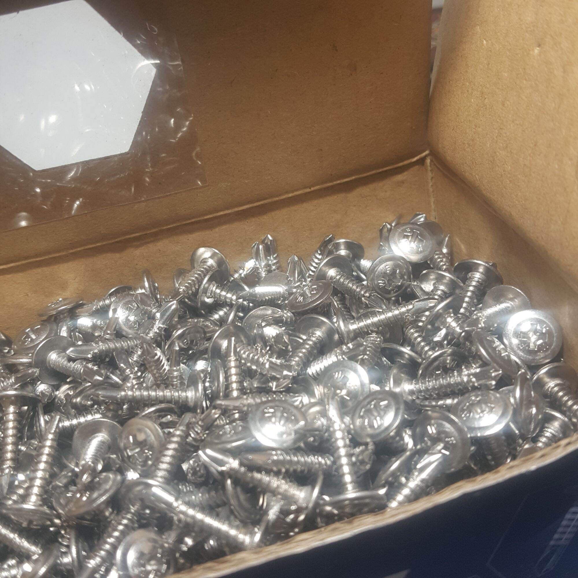 1 kg vít inox 4*19 [ inox 410 đầu dù tự khoan ] vít đuôi cá,gần 600 con