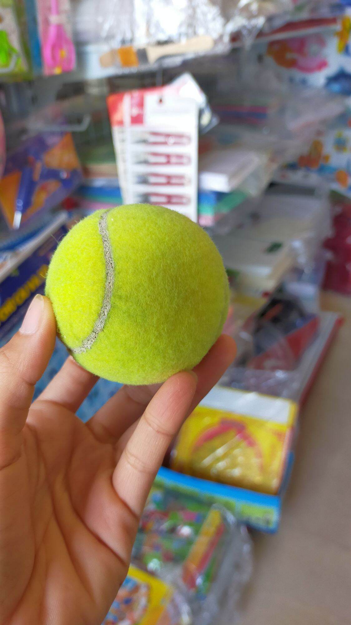 1 quả banh tenis