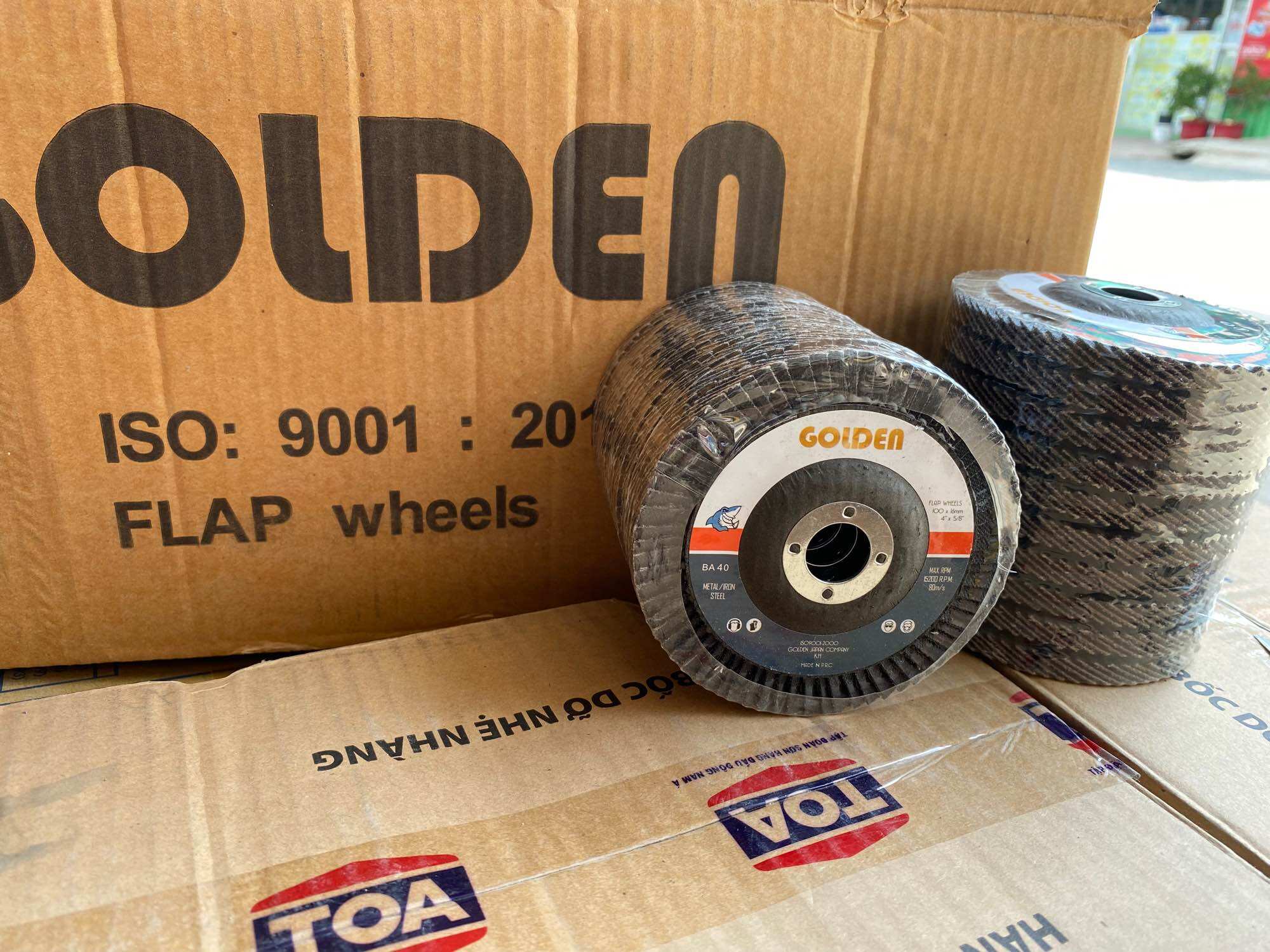 Đá nhám xếp Golden A40 - 100 (1 miếng)