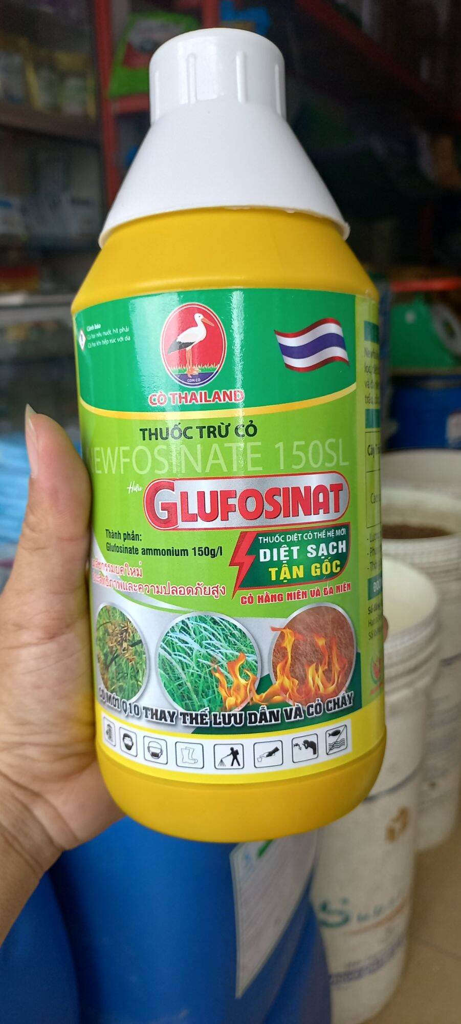 TRỪ CỎ glufosinat 900ml. trừ tất cả cỏ lá rông và lá hẹp
