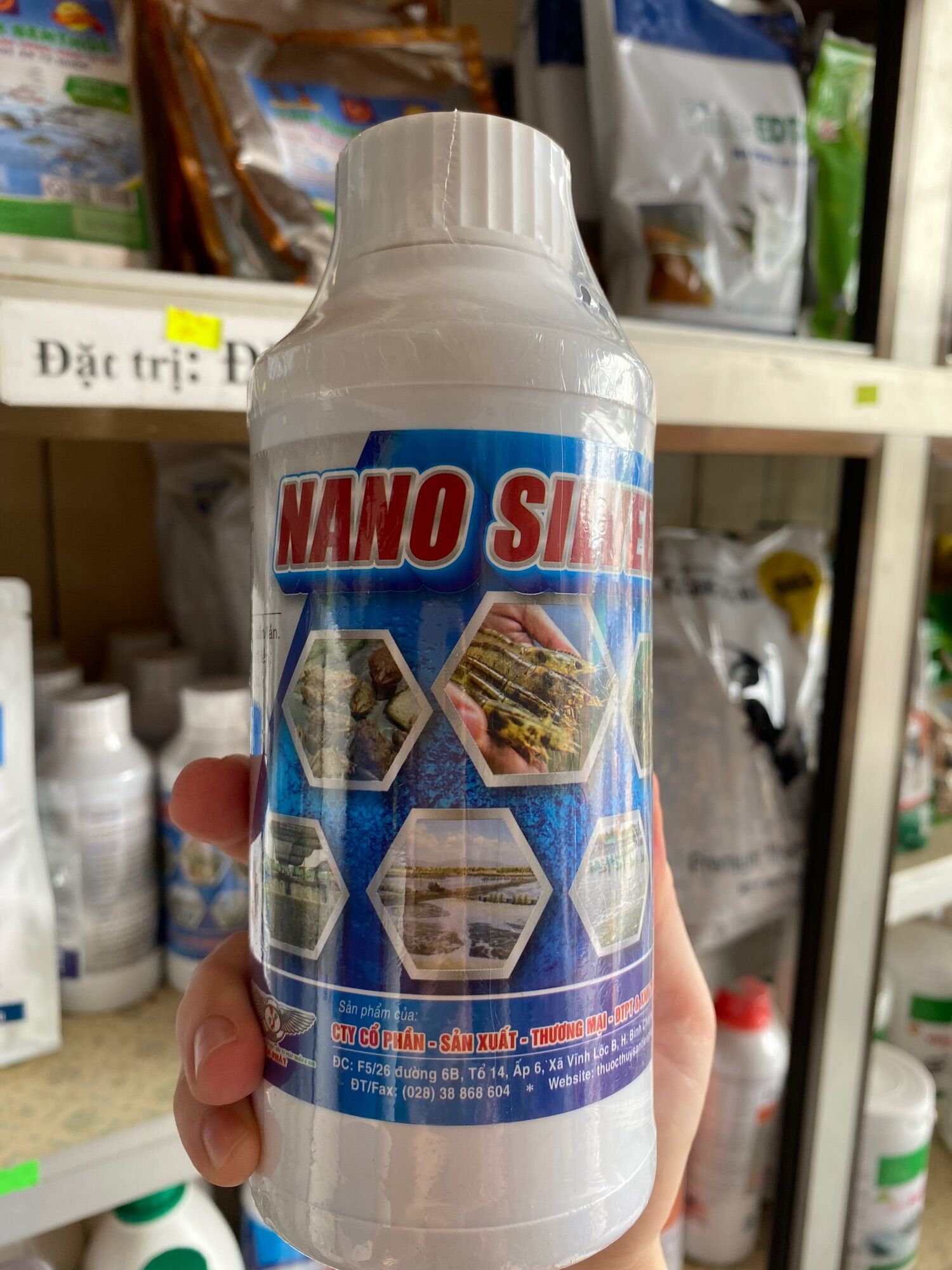 Nano bạc sát khuẩn cho tôm, cá, lươn, chai 500ml duy trì màu nước ổn định. Phá huỷ các mầm bệnh lâu ngày