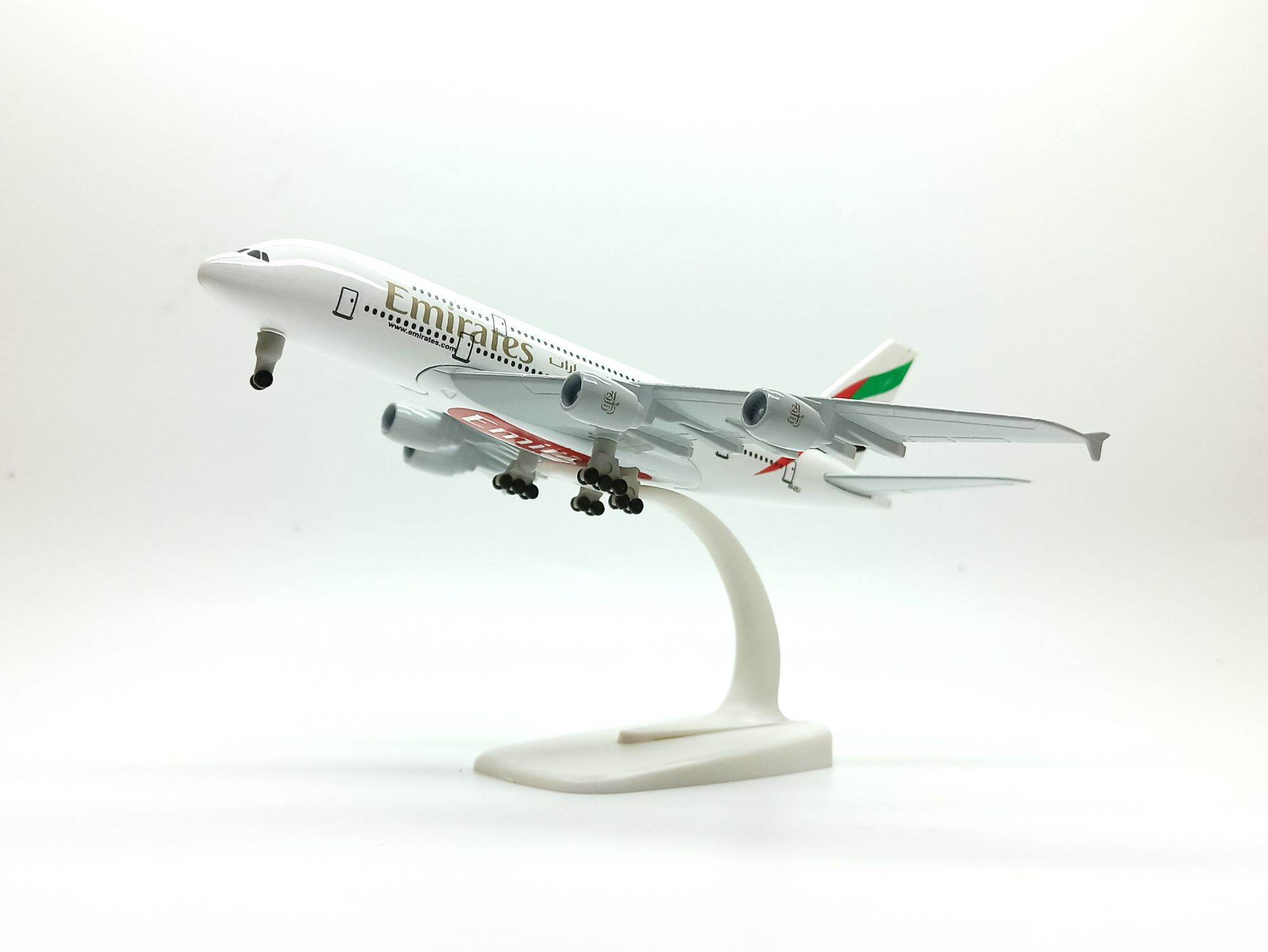 Mô hình máy bay quốc tế cao cấp Airbus A380 Emirates Airlines có đèn led  bánh xe tiếng động cơ phản lực cỡ lớn dài tới 47 cm  By Ocean Kids 