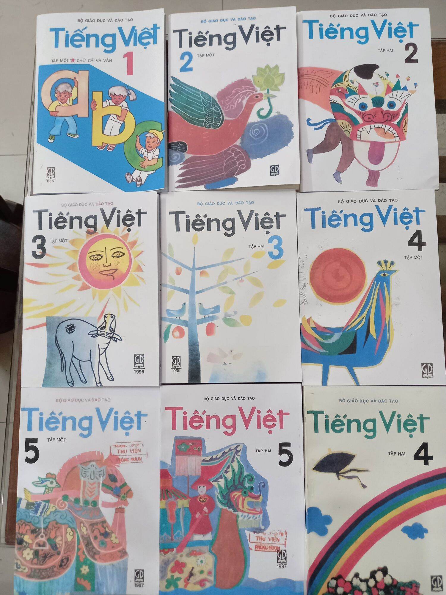 Tập đọc lớp 1 của thế hệ 8x 9x ( nội dung cũ scan in màu lại)