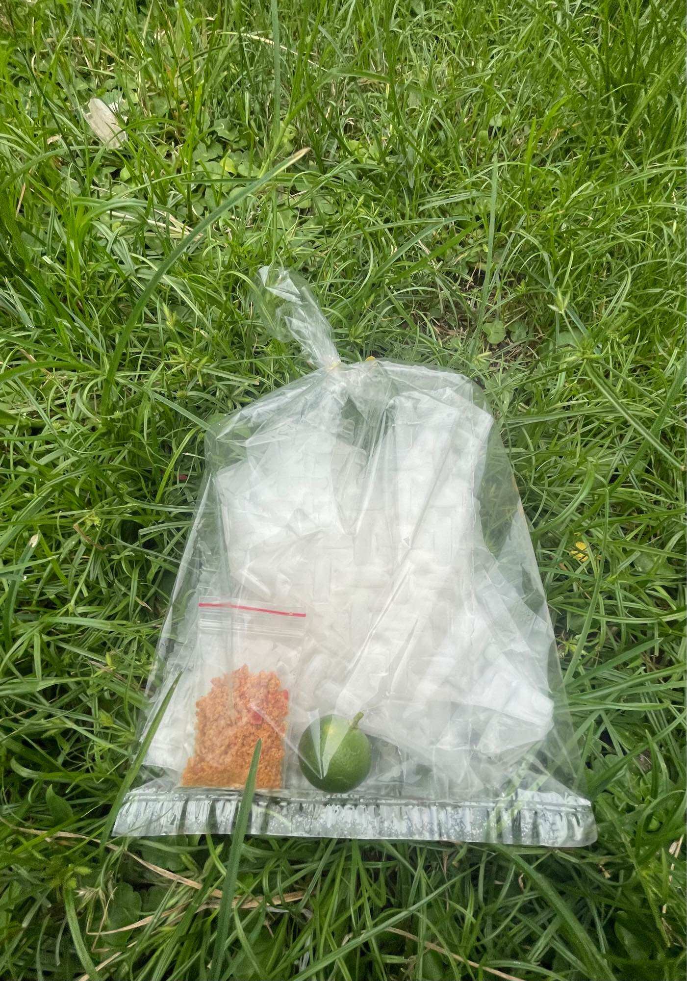 Bánh tráng muối tắc , cay xoắn lưỡi làm vị ngon thêm đậm đà
