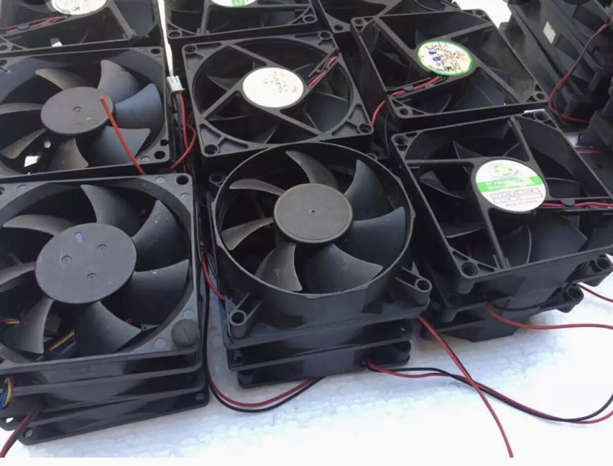 Quạt fan tản nhiệt 12v 8x8x2cm - tân trang