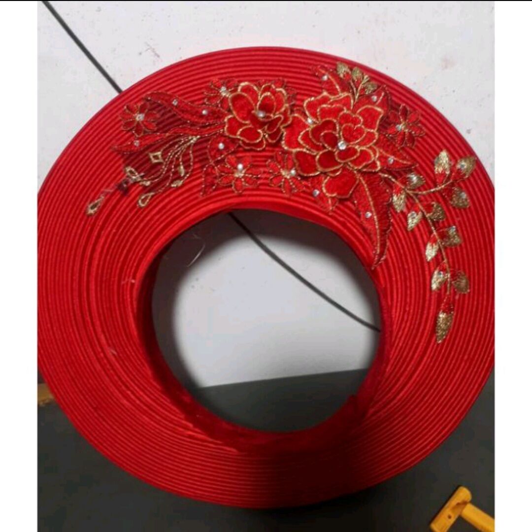 Khăn xếp cô dâu 30 vòng màu đỏ điểm ren 3d