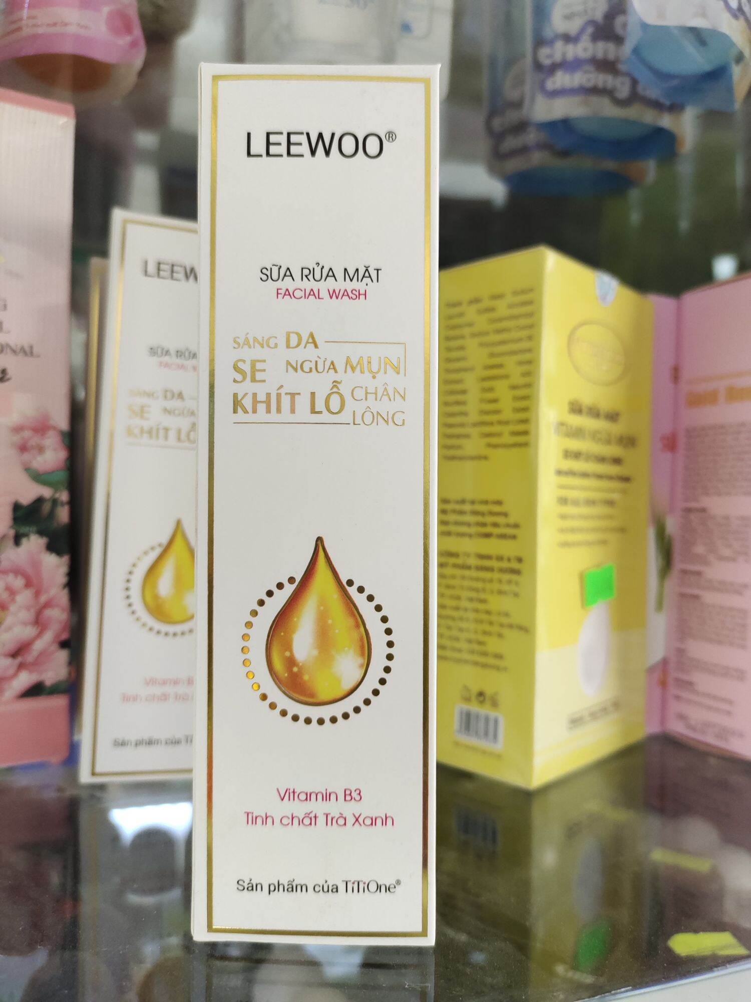 sữa rửa mặt Leewoo
