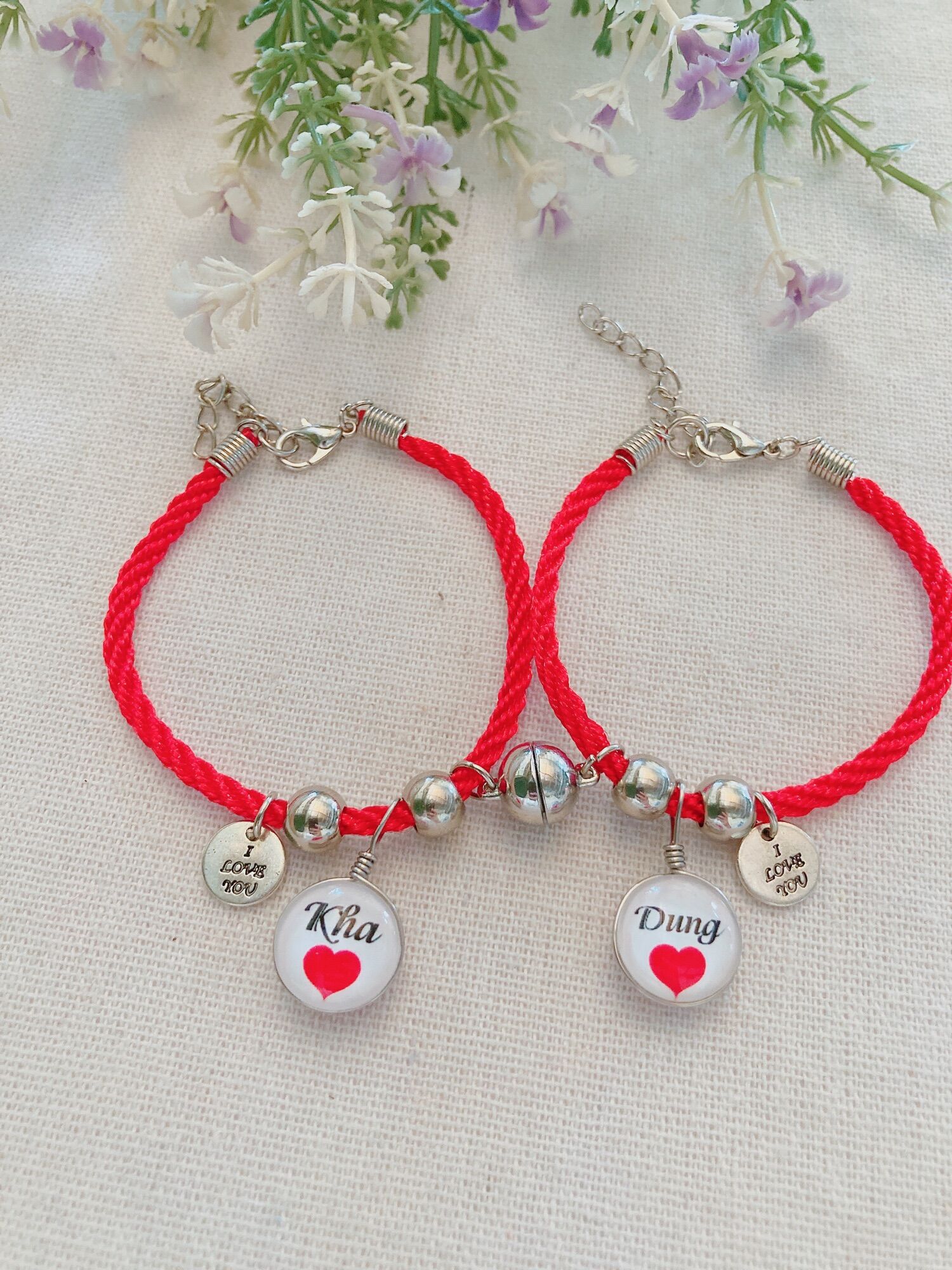 Vòng tay cặp nam châm in tên theo yêu cầu,đa dạng mẫu mã, chất lượng đảm bảo và cam kết hàng đúng mô tả.