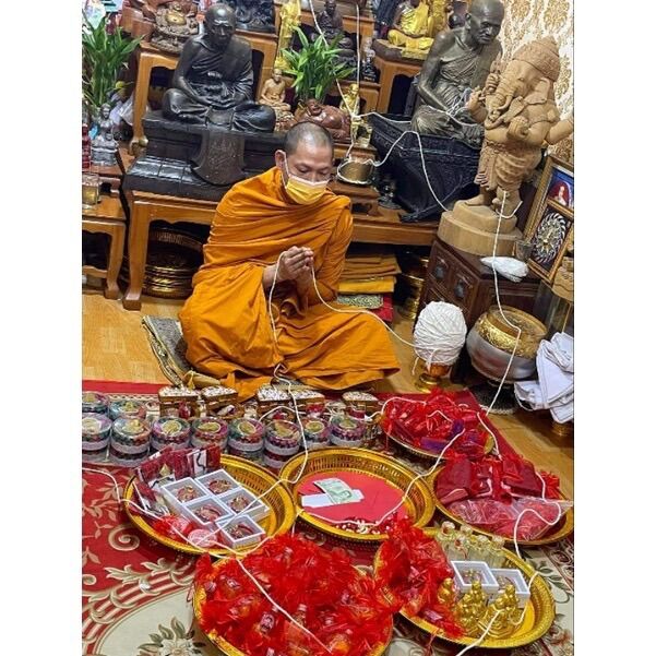Vòng Đeo Tay Chỉ Đỏ May Mắn Thái Lan