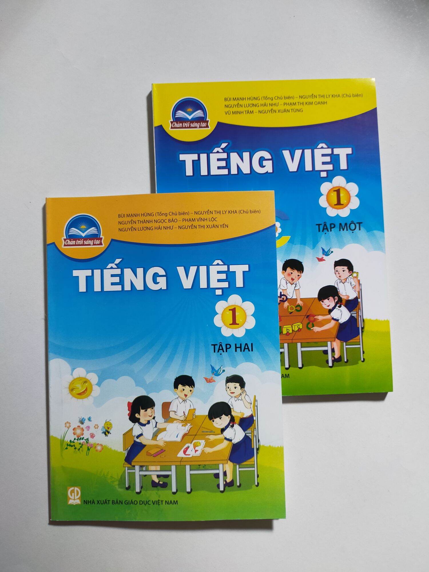 Bìa  Bao + Tiếng  Viet  Lớp 1 Chân Trời  Sáng  Tạo