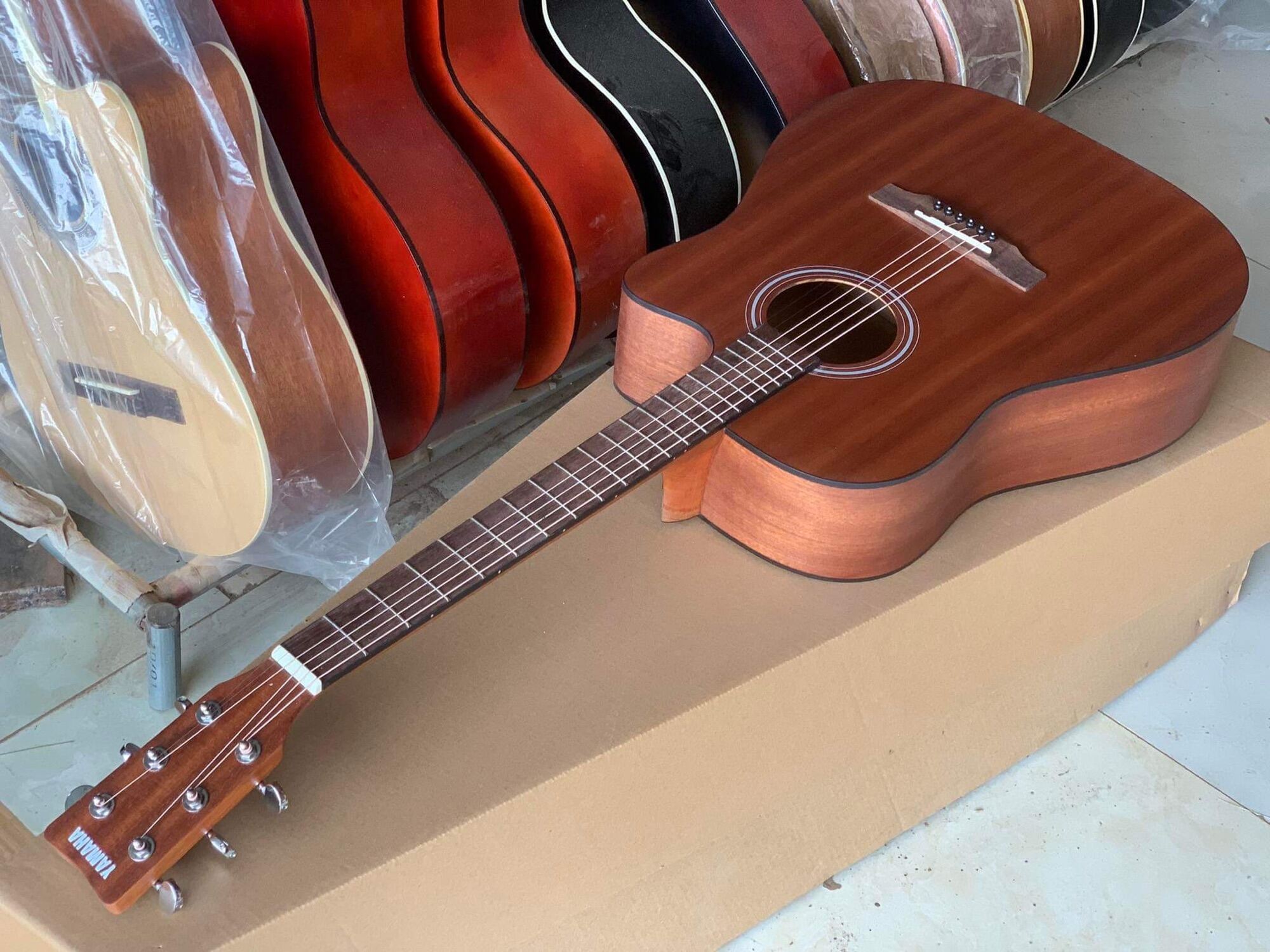 guitar acoustic yamhan F-3000 nầu nâu