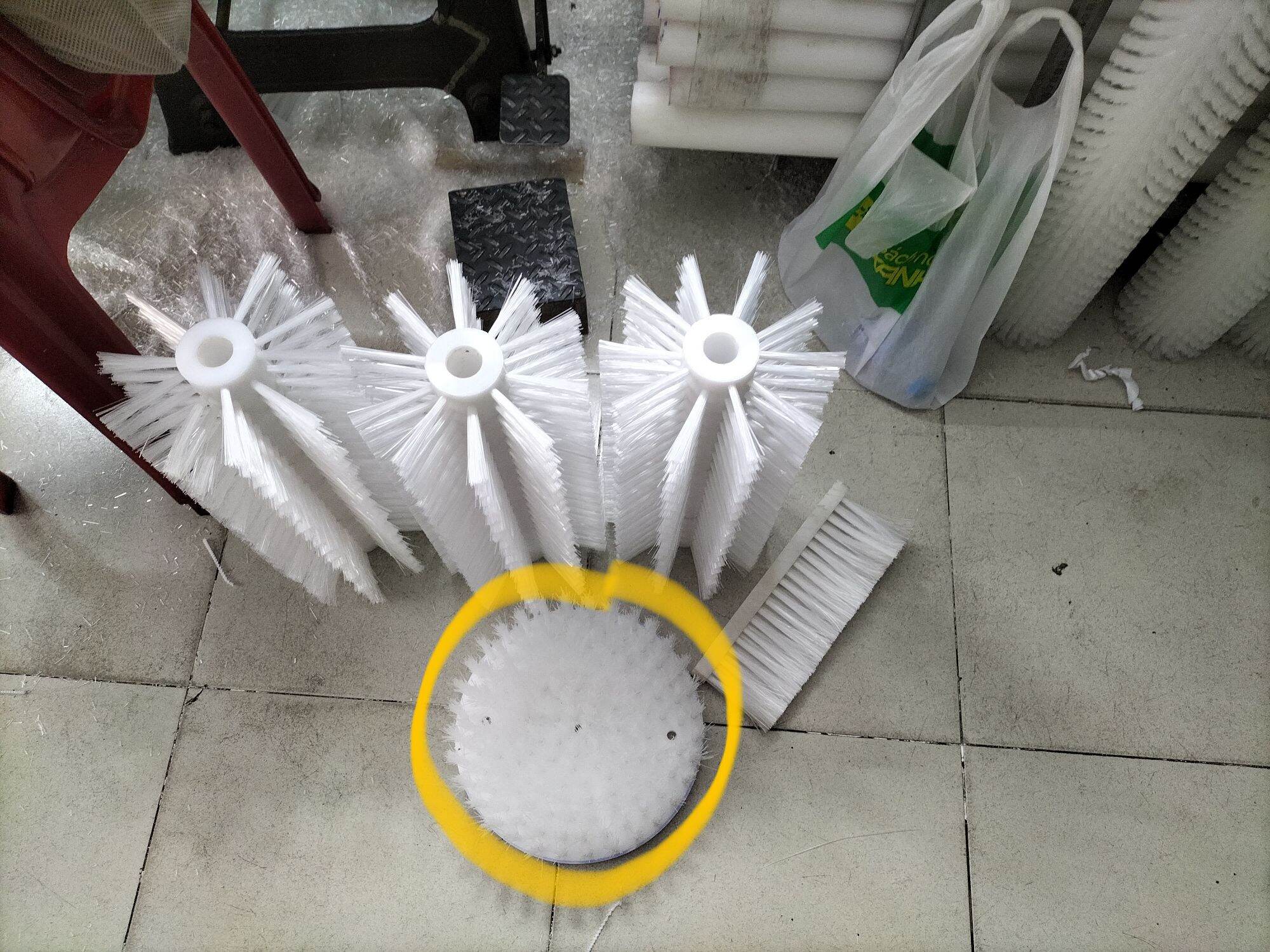 Mâm tròn rửa bình nước suối