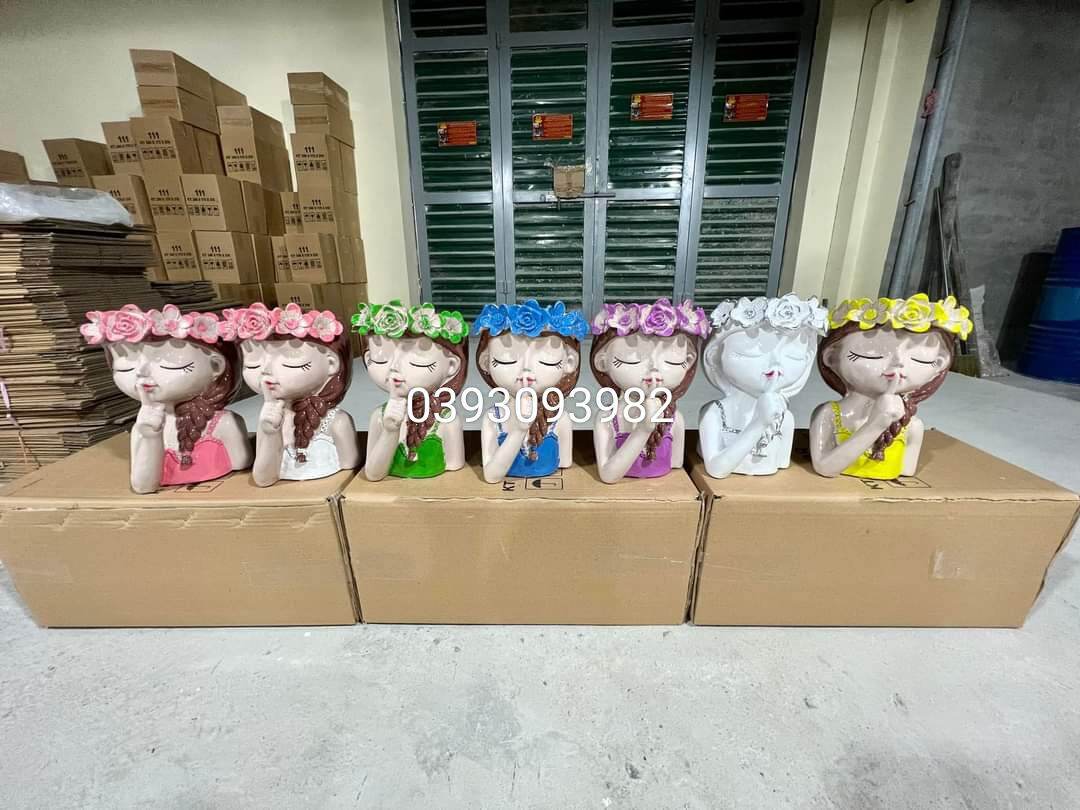 Bình hoa composite cô gái Tết tóc cao 27cm