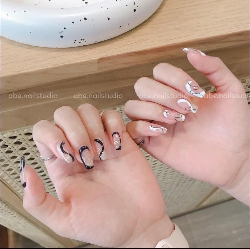 Nailbox thiết kế theo yêu cầu- mẫu nail vẽ tone trắng đen