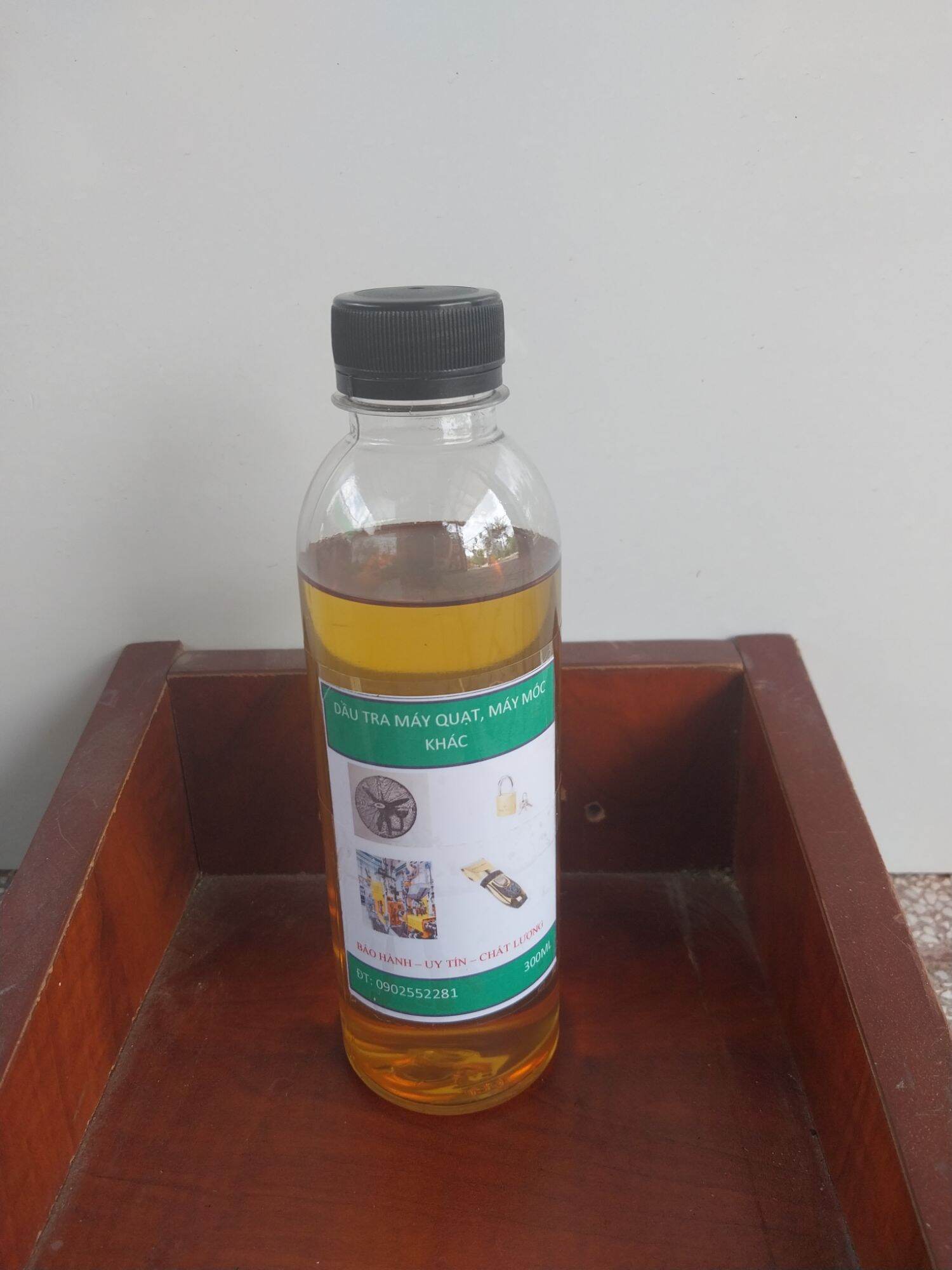 Dầu tra máy quạt, máy móc thông dụng, thiết bị vi mô (công đơ hớt tóc,...) - (loại chai lẻ 300 ml), chất lượng cao, giá cực sốc, nhiều người tiêu dùng đã đánh giá tốt trên sản phẩm, dễ sử dụng , bôi trơn các máy móc đơn giản