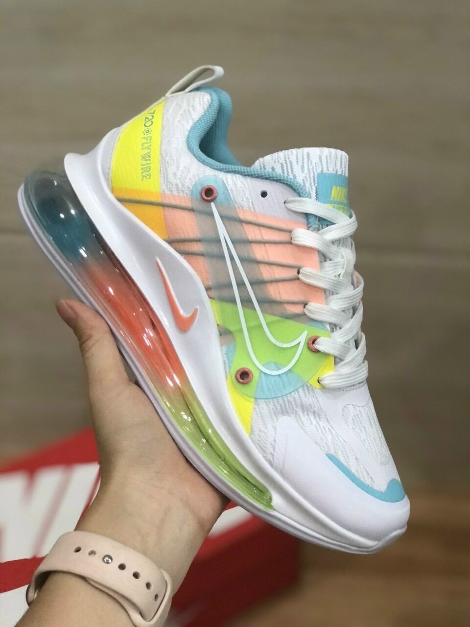 Lịch Sử Giá Giày Nữ Nike Air Max 720 Tone Xanh - Vàng Cập Nhật 5/2023 -  Beecost