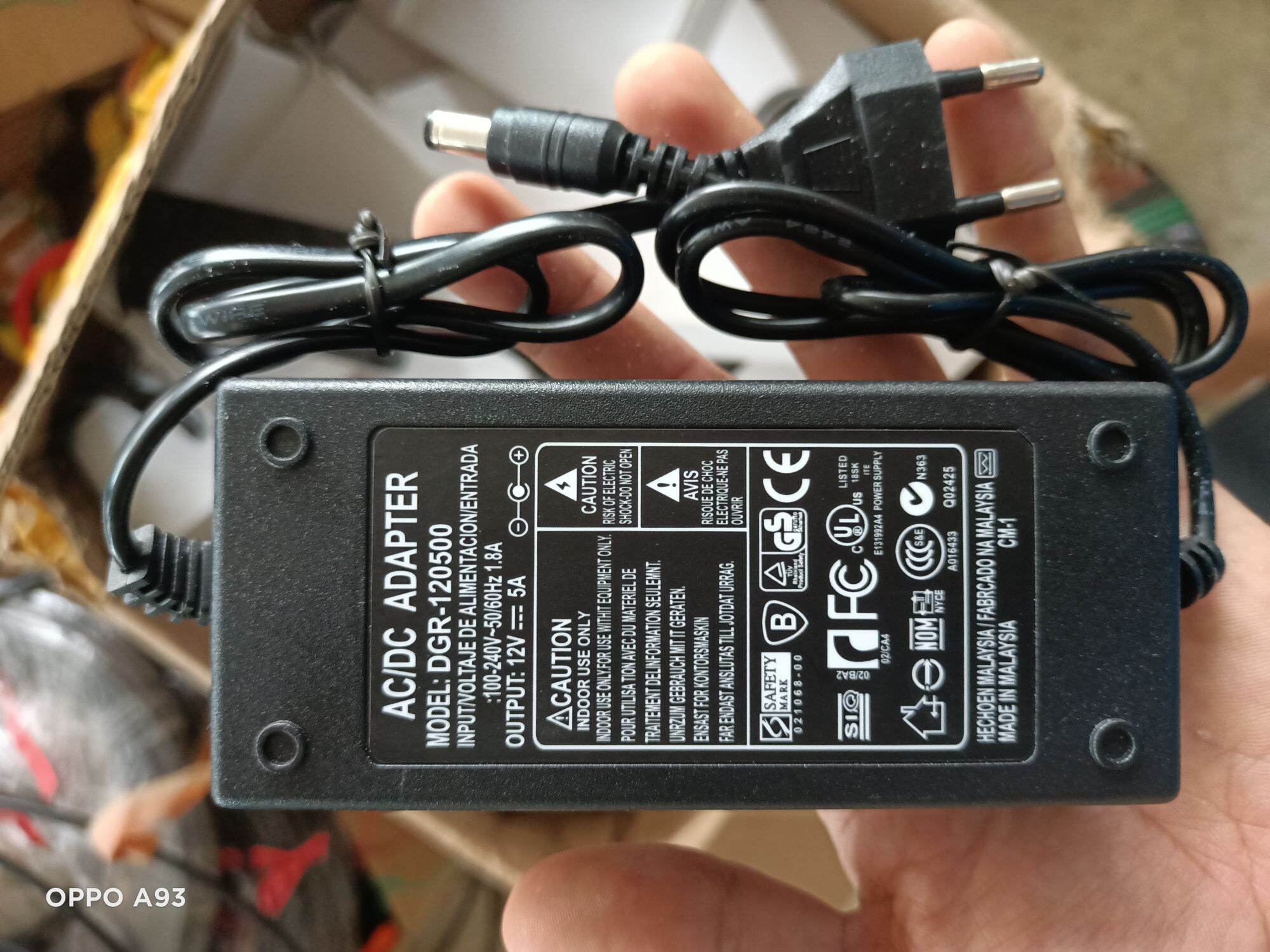 Adapter (bộ đổi nguồn )12v _5a chuyển điện 220v xuống 12v cho máy bơm mini, đèn led