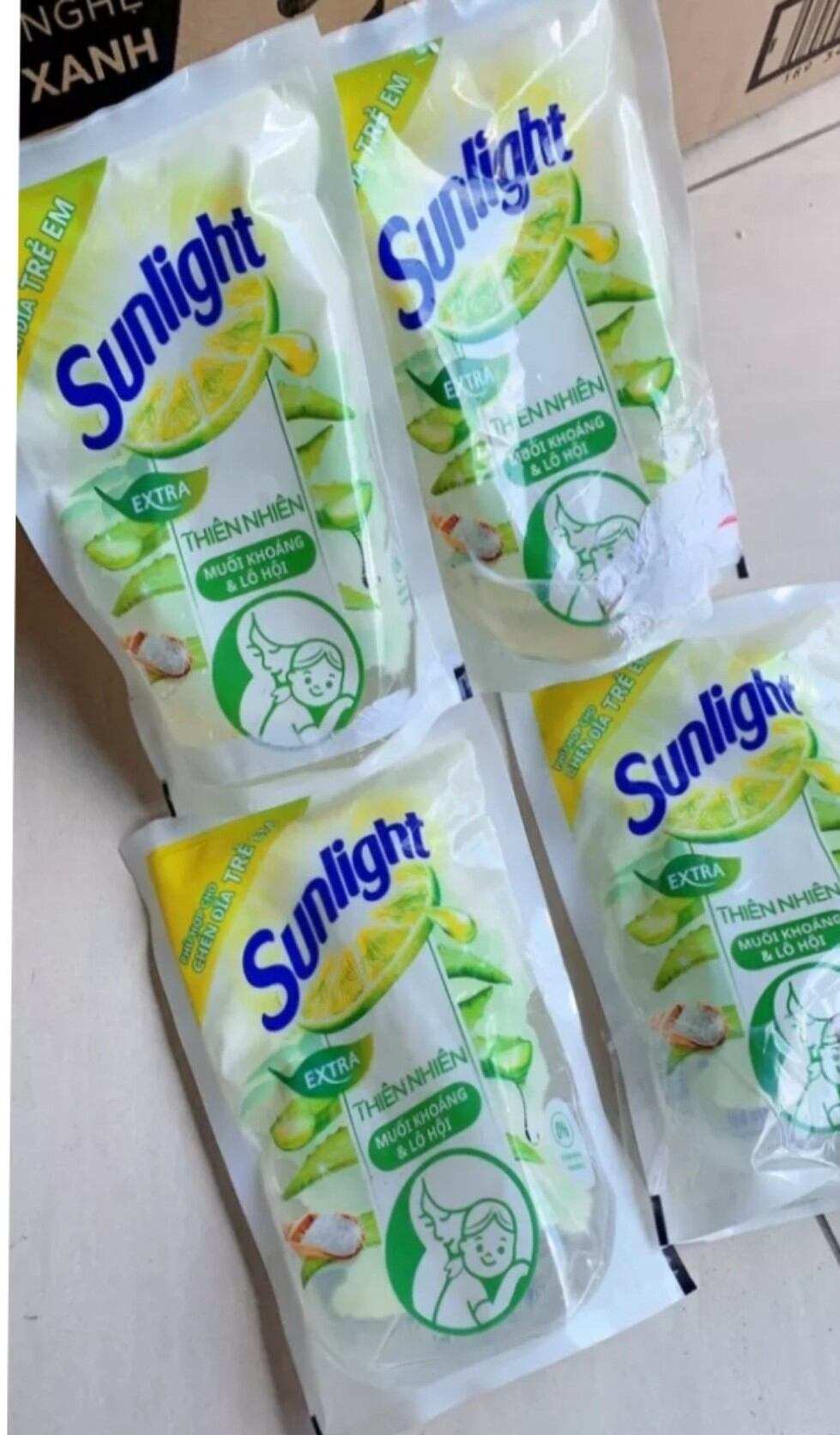 4 bịch Nước rửa chén Sunlight 550g/bịch )