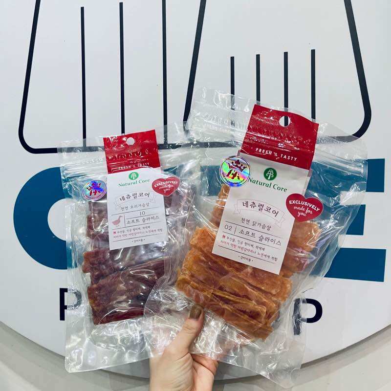 THỊT GÀ/VỊT SẤY MỀM NATURAL CORE   CHO CHÓ MÈO 180GR
