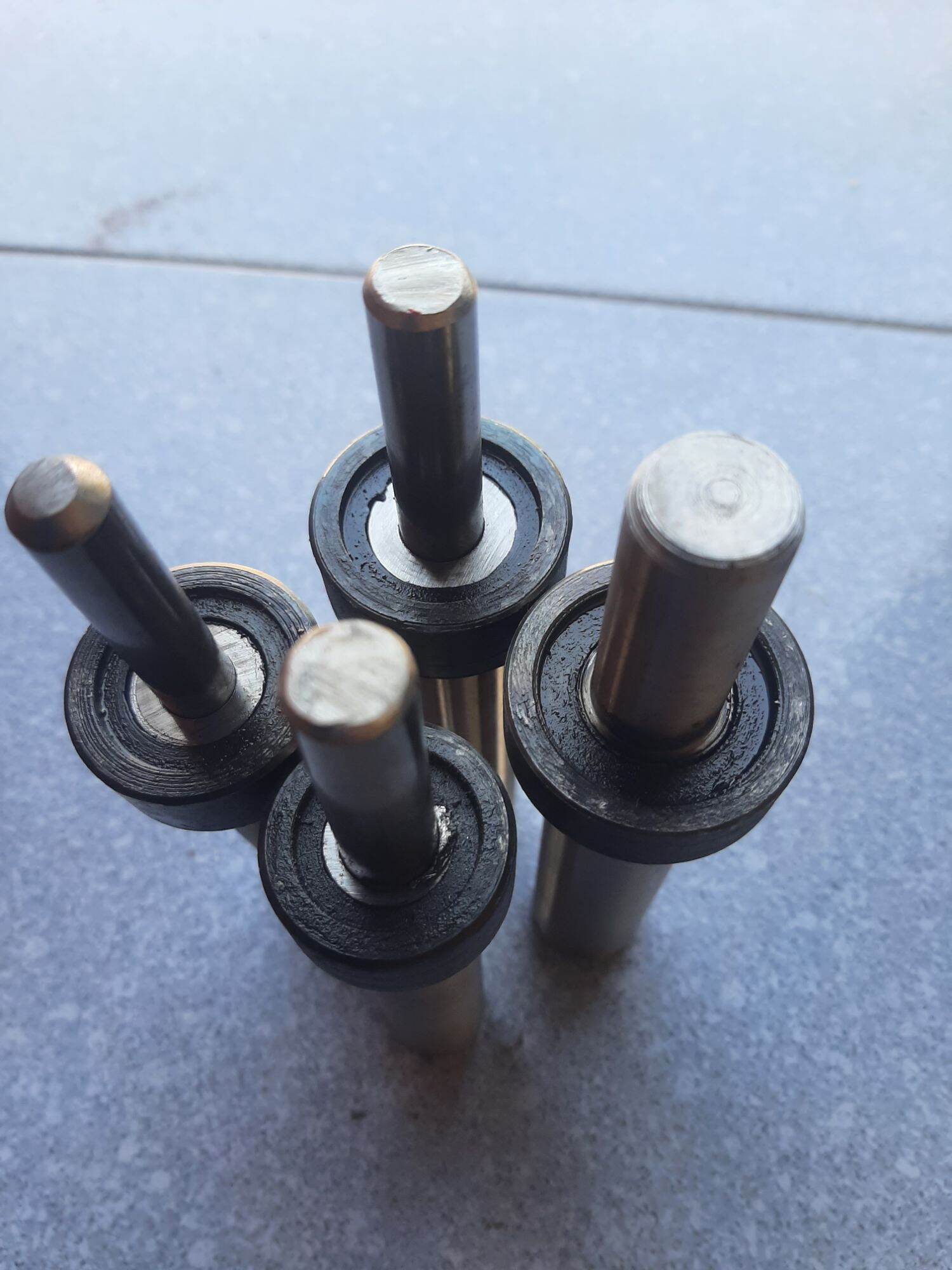bộ 4 cây đóng bạc đạn bánh xe máy