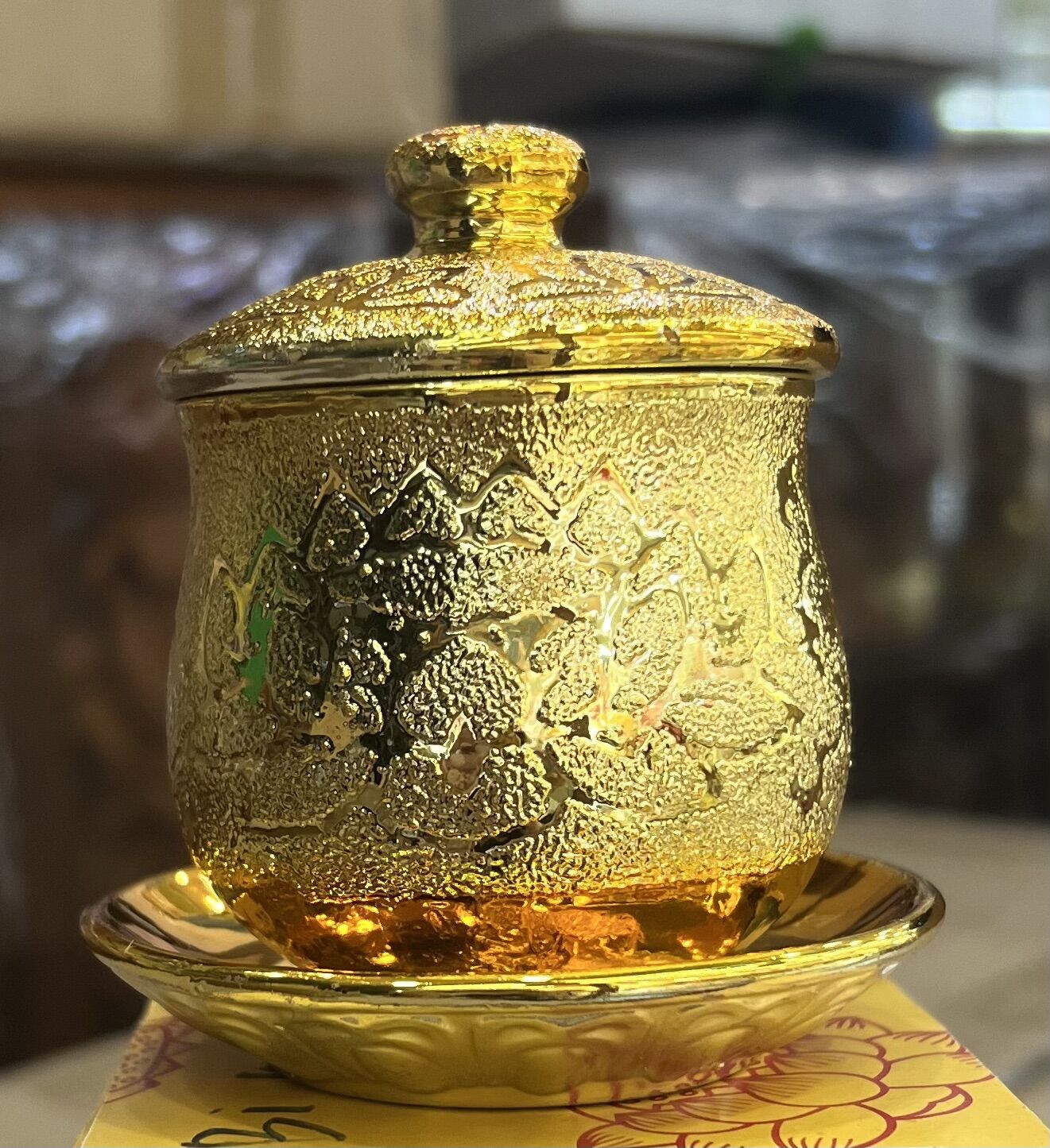 Chung có nắp kim sa , bi kim sa
