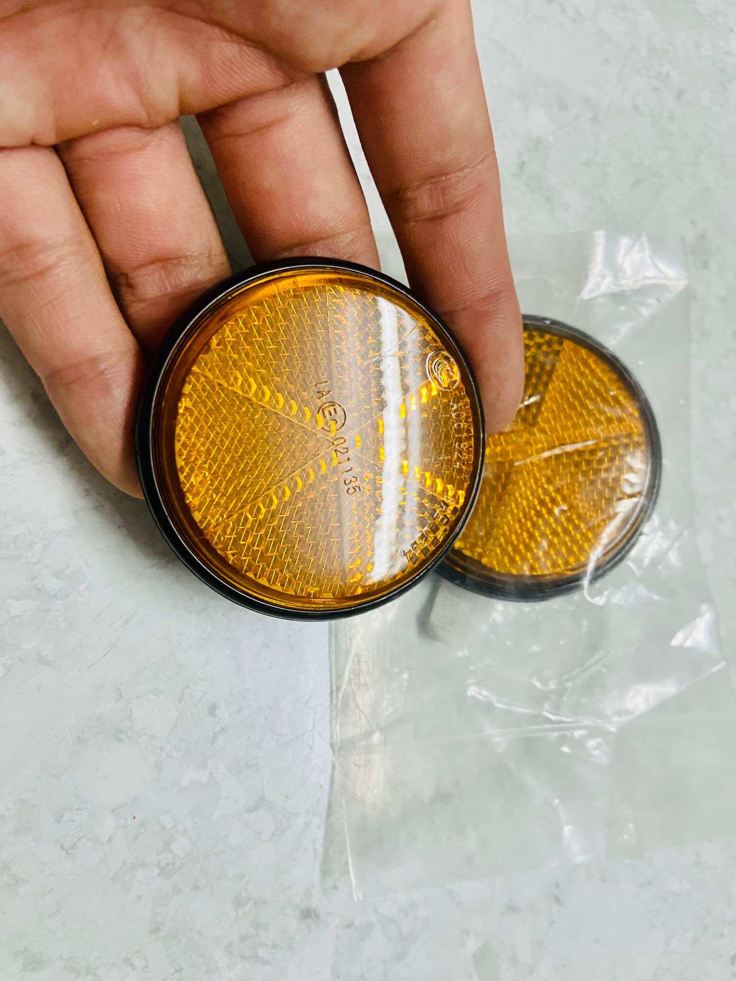 Mắt mèo phản quang tròn đuôi dè sau scr 110 / sh 300