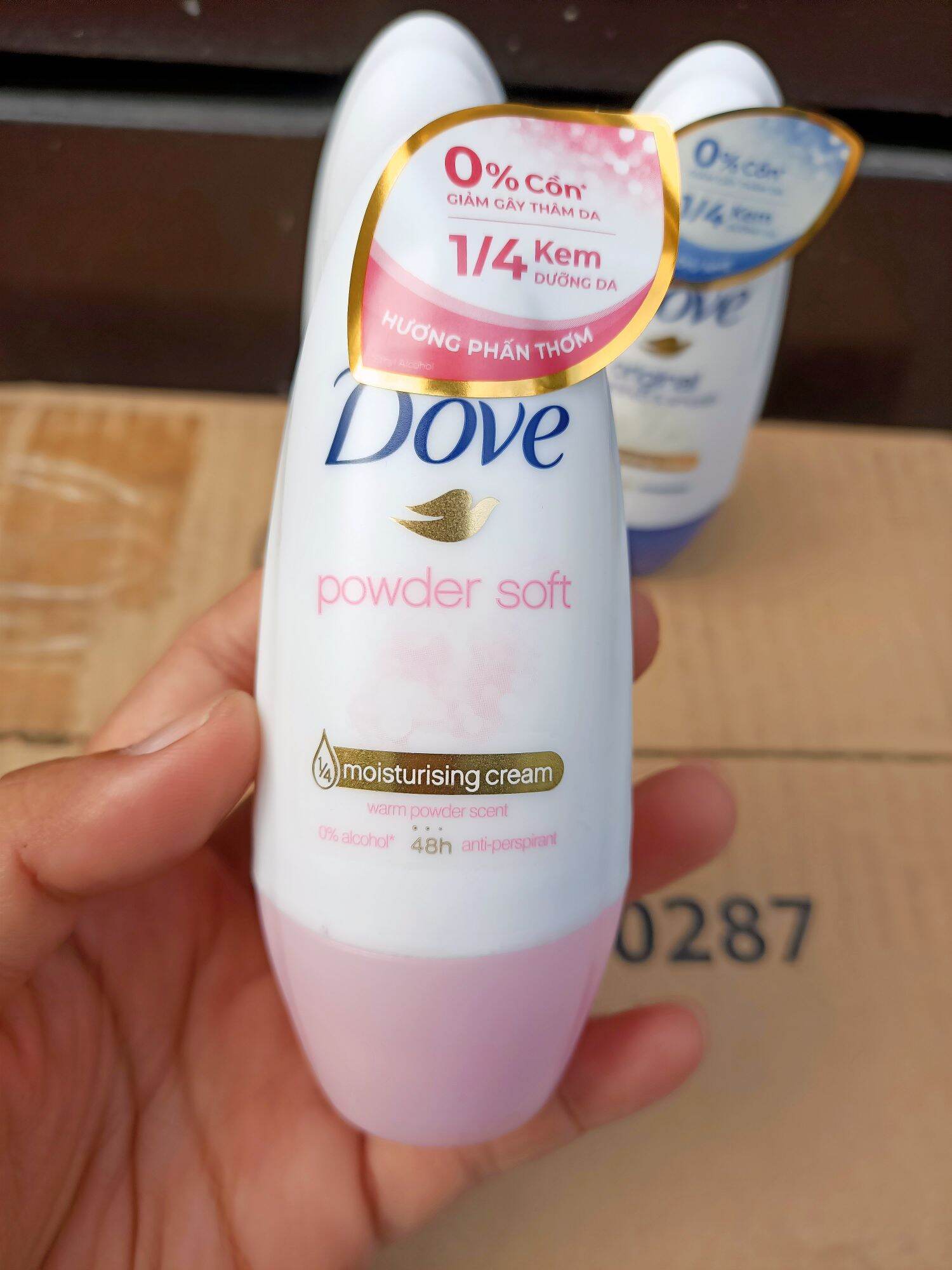 Lăn khử mùi dưỡng trắng Dove 40ml