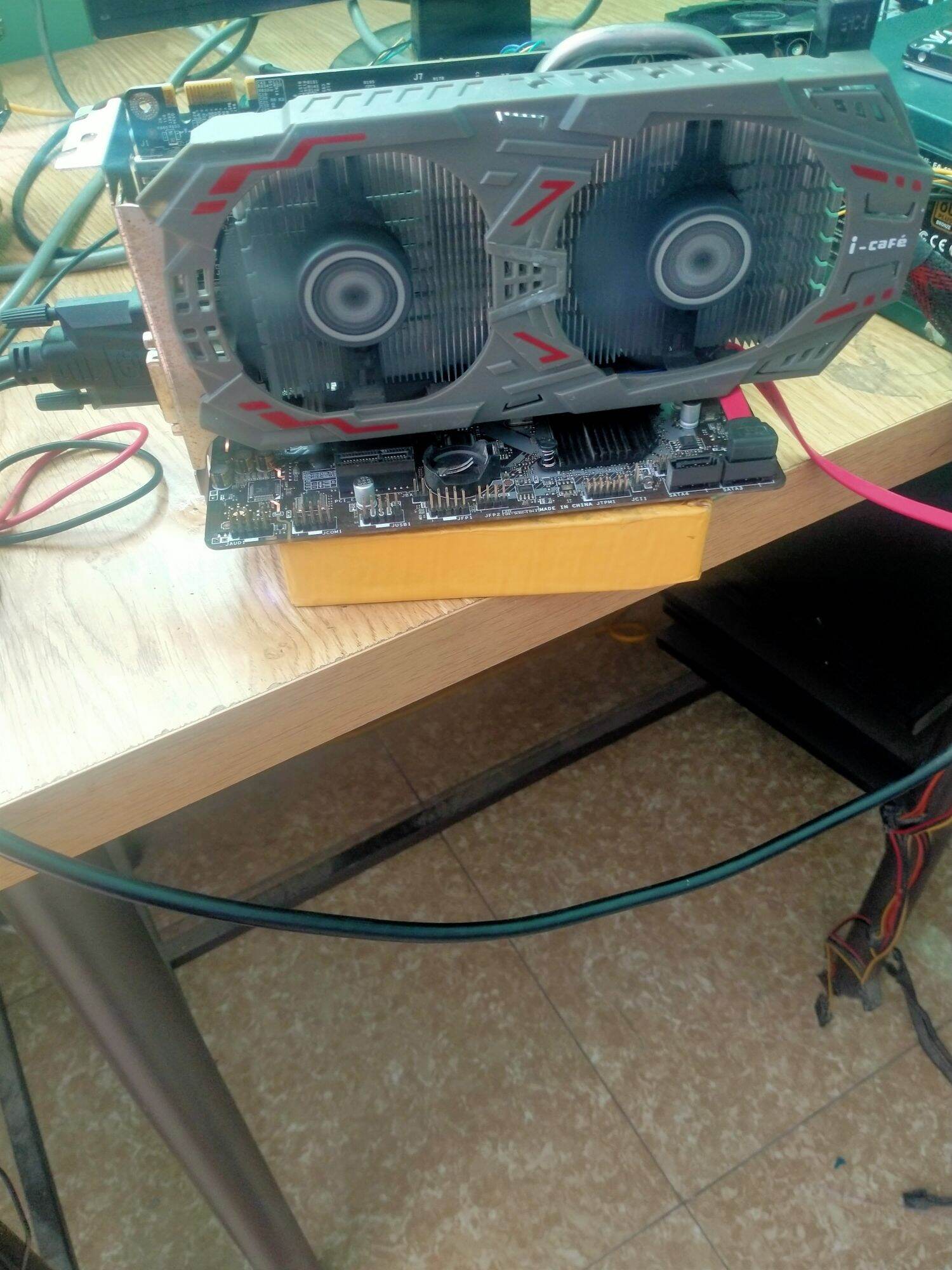 card màn hình đồ họa VGA colorful GTX 950 2gb d5 Giá 1,300,000 Đồng*Miễn phí vận chuyển