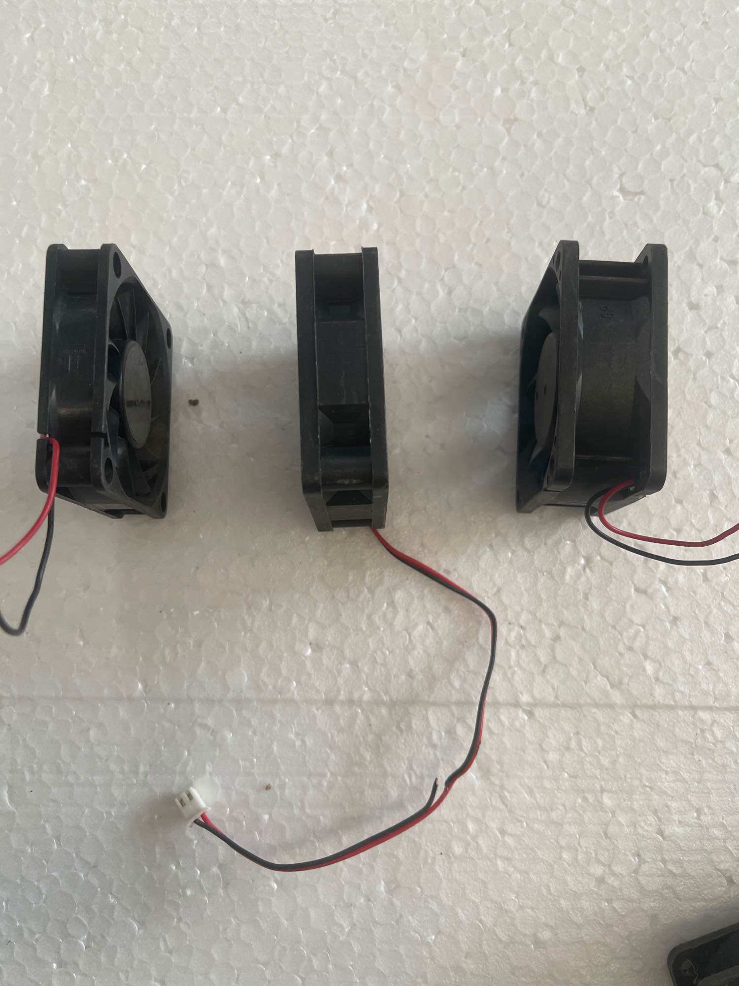 Quạt fan 12v kích thước fan 6 dòng điện dưới 0.2a