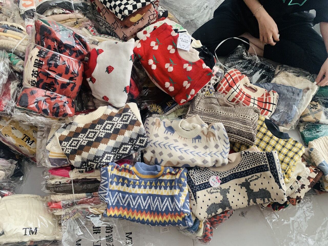Áo len bé trai be gái new (chọn live hoặc mẫu ngẫu nhiên)