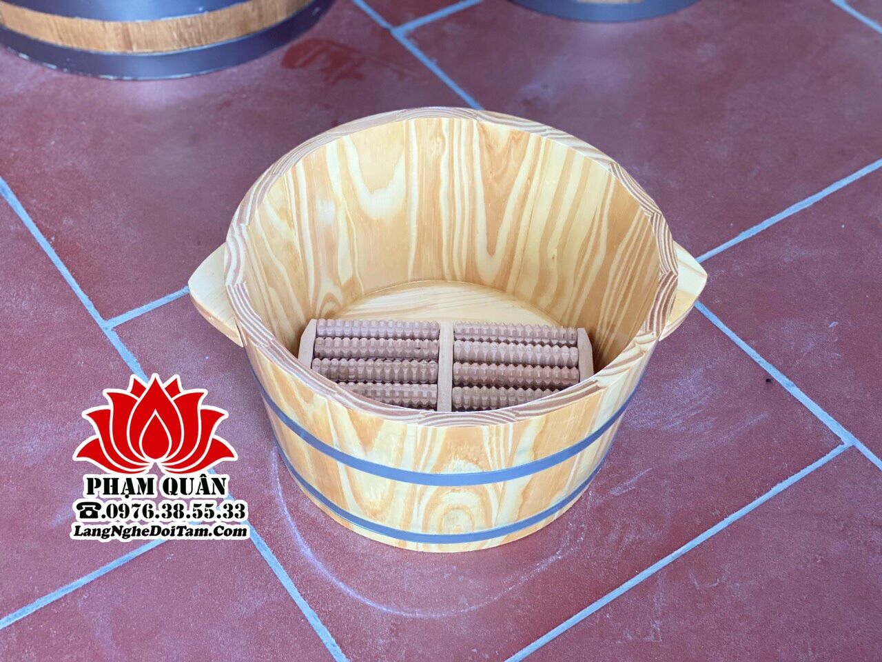 Chậu gỗ ngâm chân kèm bàn lăn gỗ( hàng đẹp)