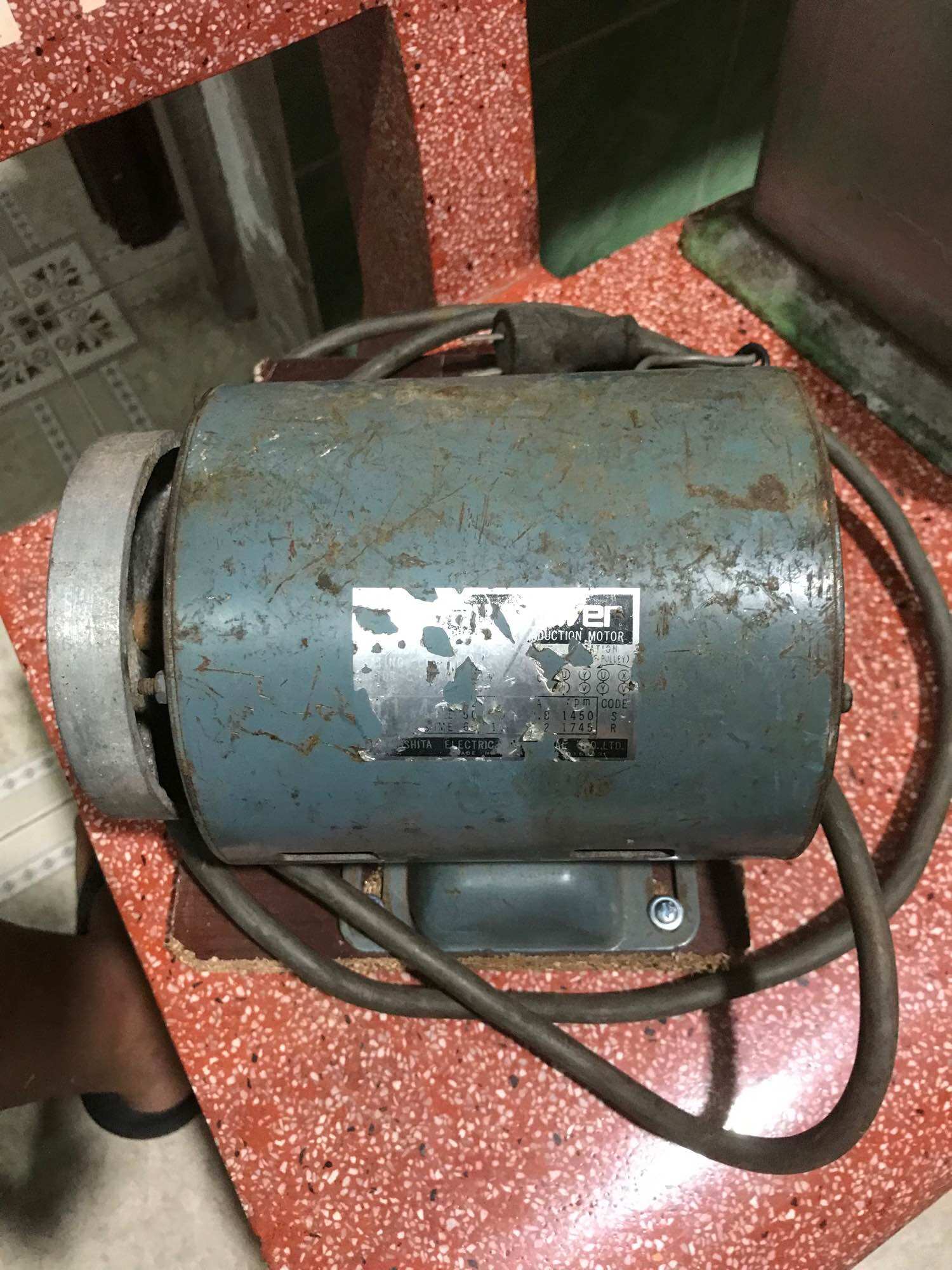 Motor Nhật bãi điện 100v nặng 5kg hoạt động OK, bán như hình và video.
