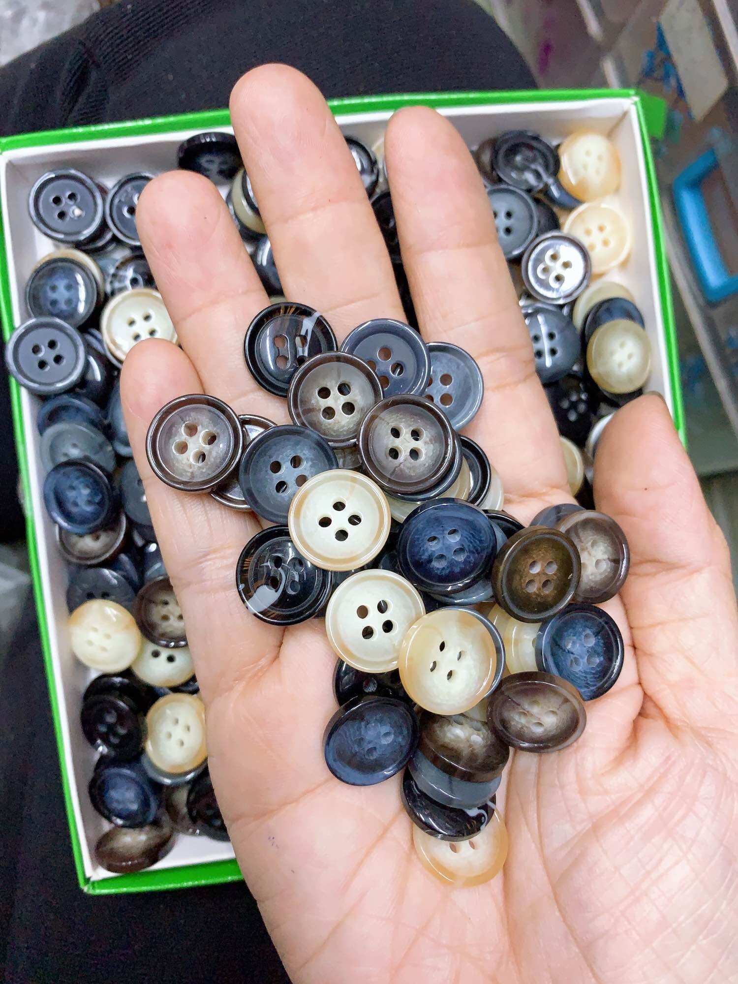 Nút quần tây vân thủy 15mm.