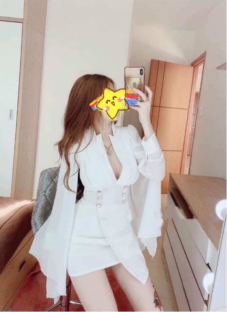 Đầm ôm cổ hở tay phối voan