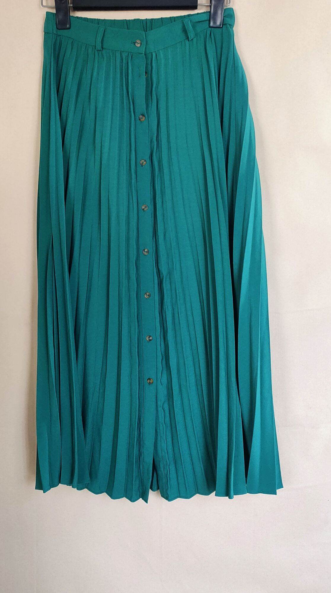 Chân váy Stradivarius sz Xs, Auth, new 99%
