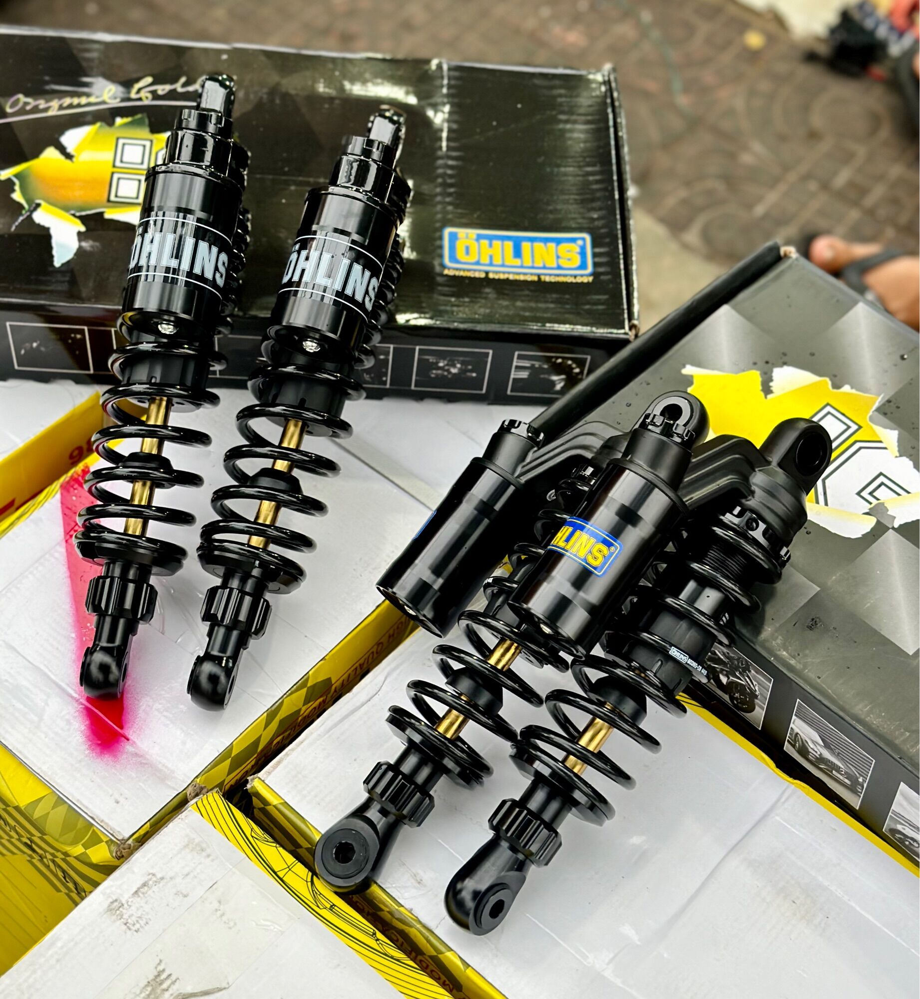 Phuộc Ohlins Bình Dầu Đen Ty Vàng Wave Sirius