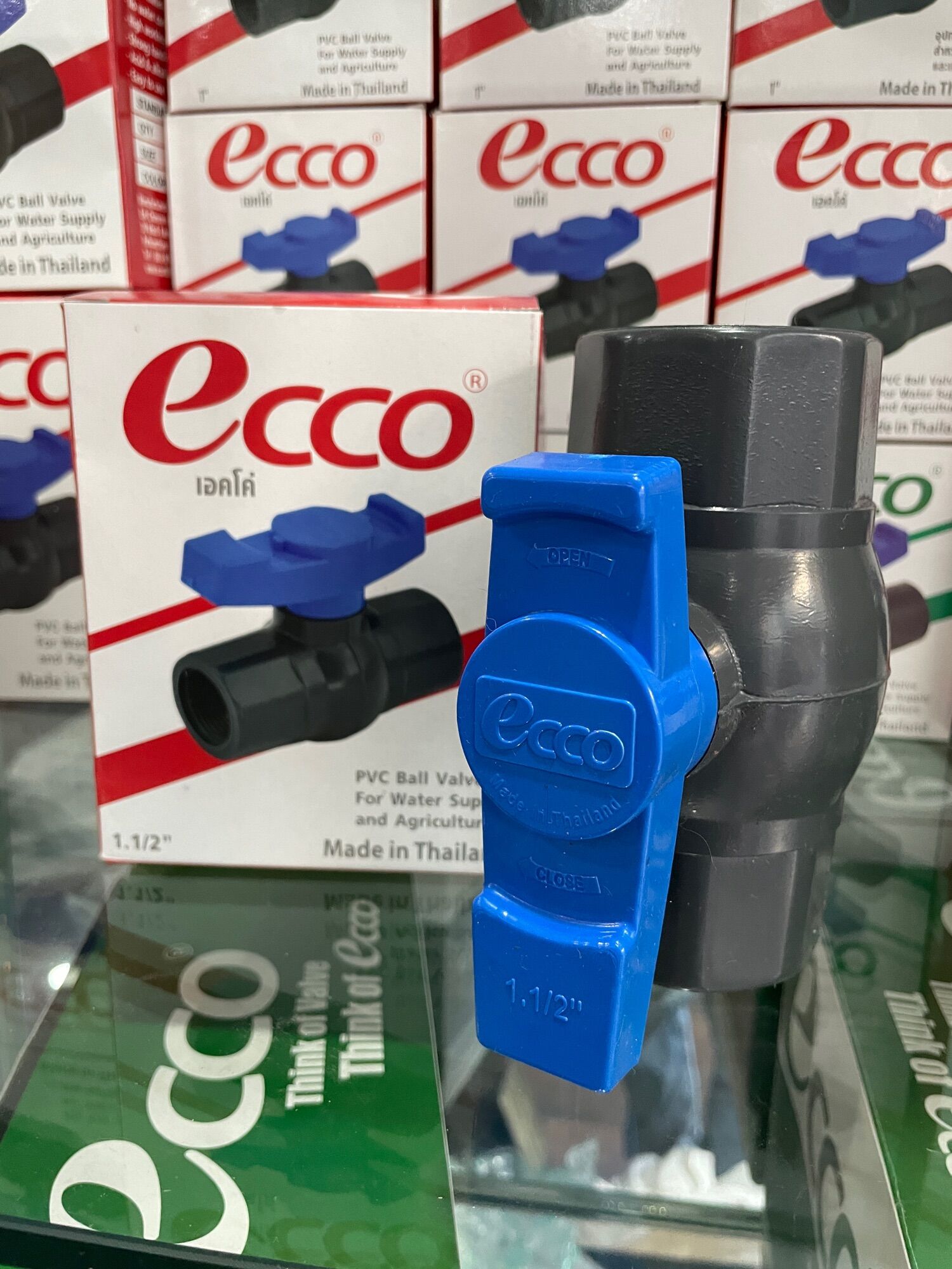 Van khóa nước ECCO phi 49 có ren trong nhập khẩu từ Thái Lan