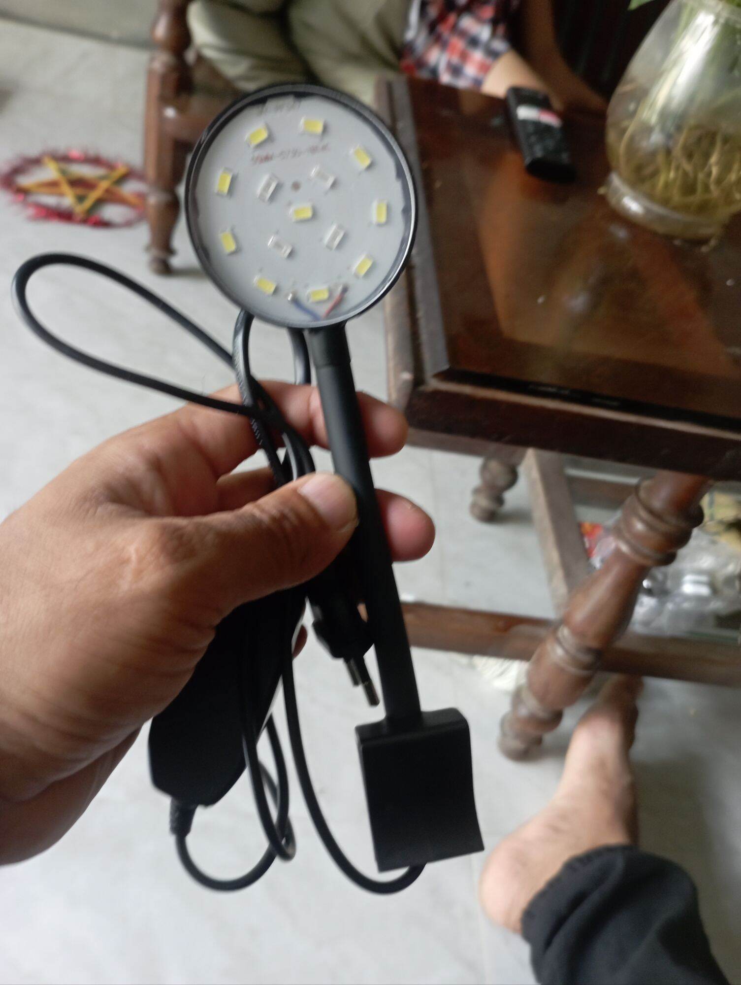 Đèn bể cá cảnh, có chân kẹp thành bể kính