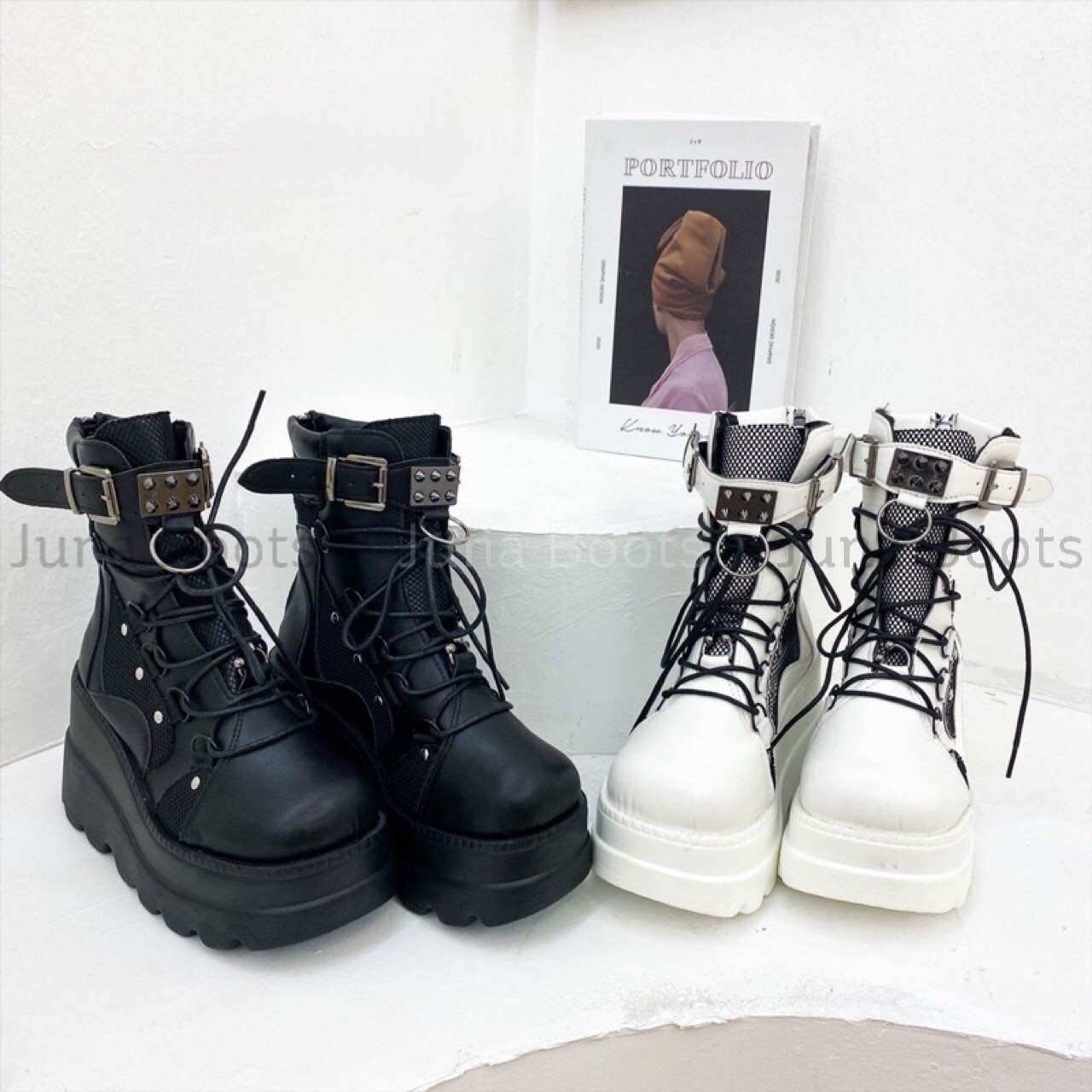 Giày bốt đế bánh mì Martin gothic thời trang - Boots đế xuồng cá tính tán đinh phối lưới