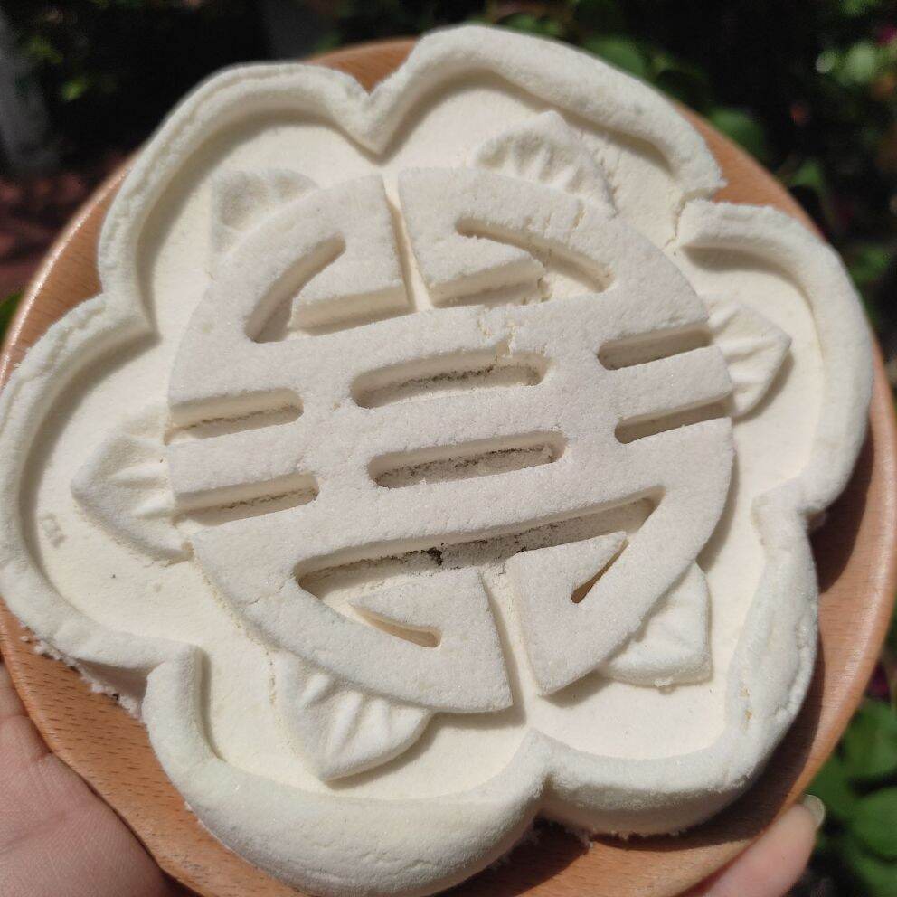 Bánh in hoa mai nhân dừa non 500g (2 cái x250g)