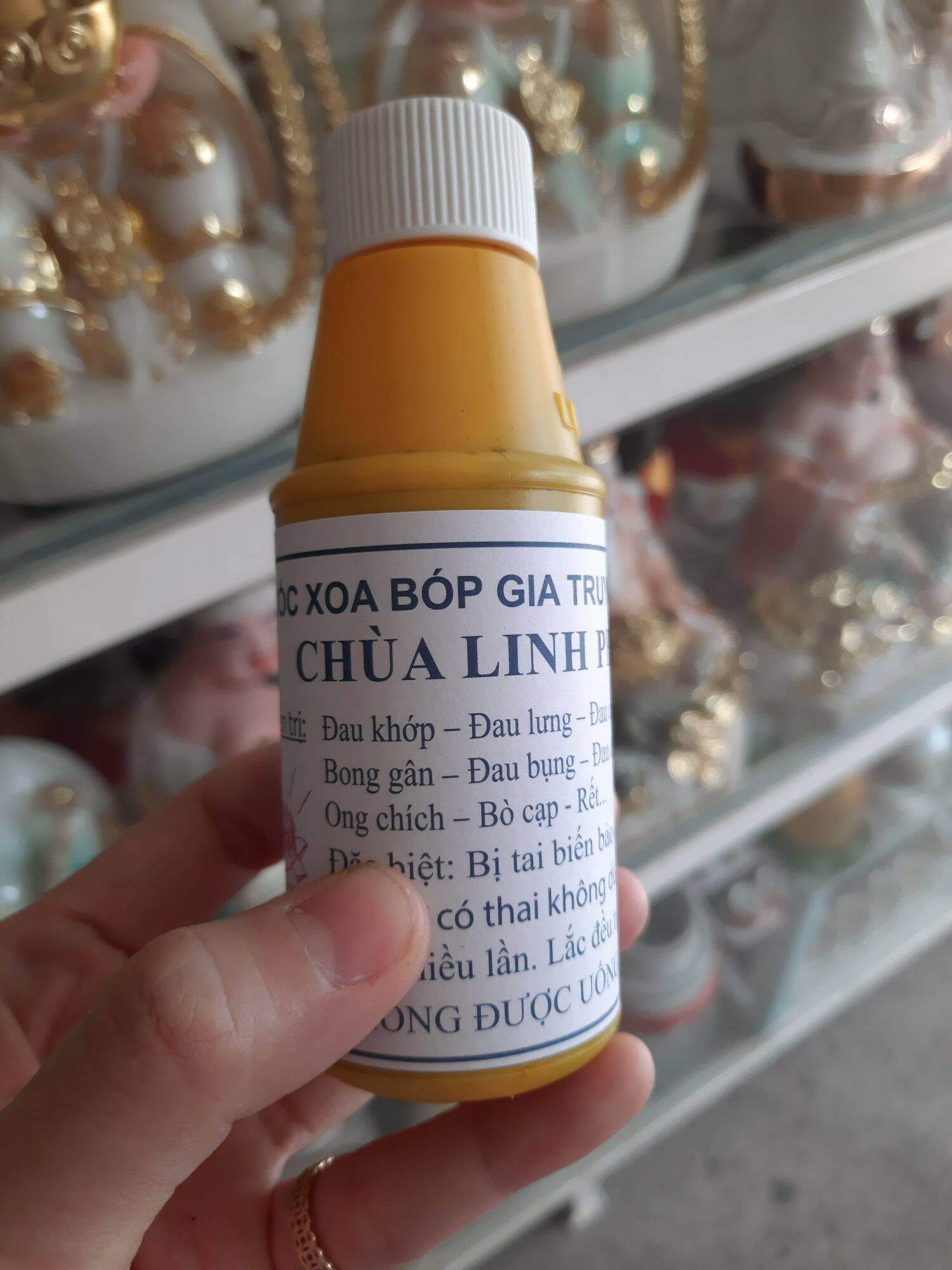 Dầu xoa bóp chùa linh phong