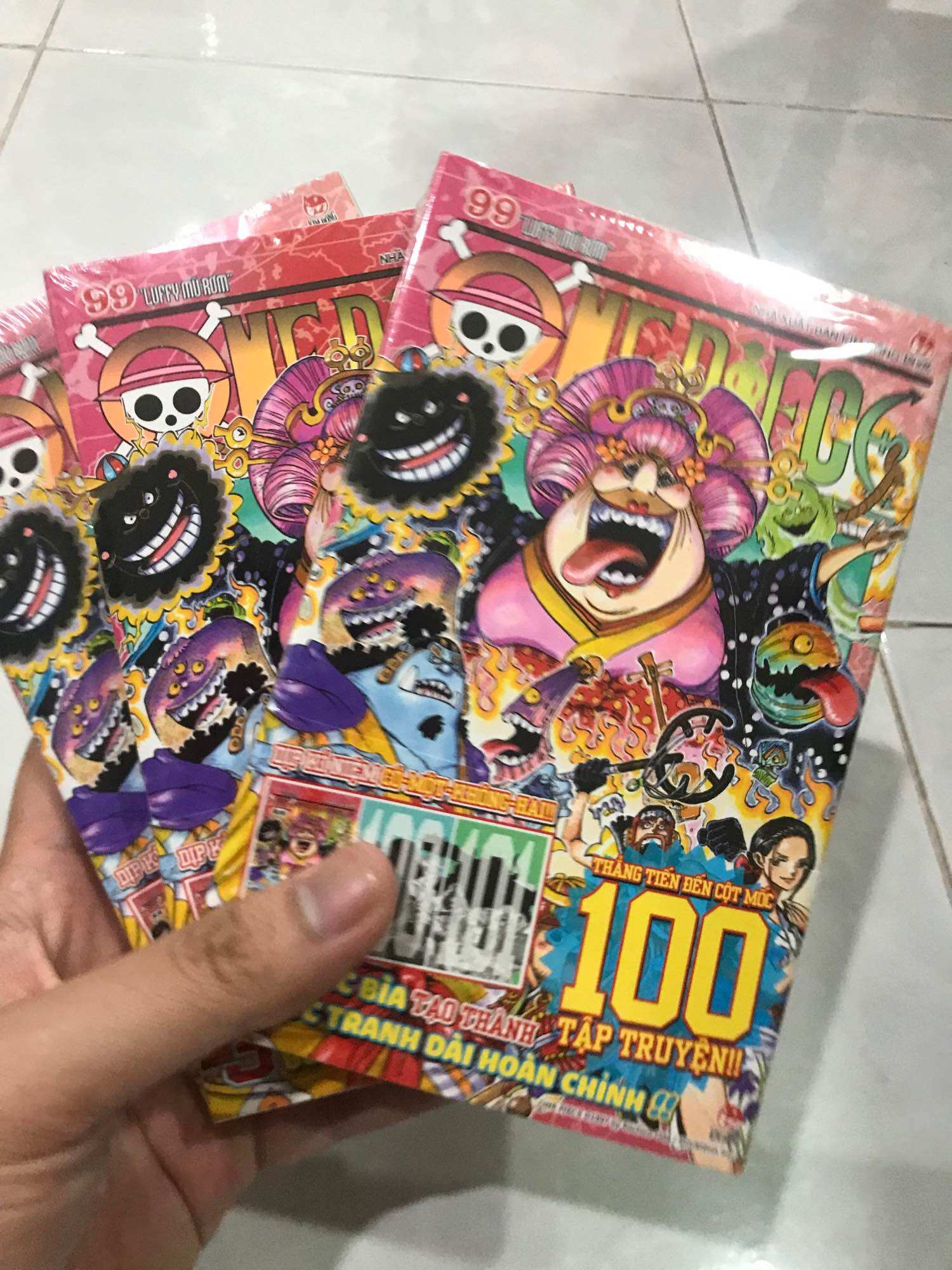One piece tập 99 bìa rời nguyên seal và postcard