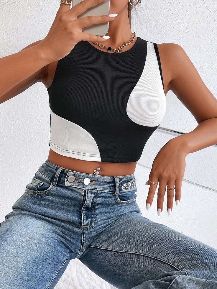 Áo croptop ĐEN Vá 2 mảnh kem (1210)